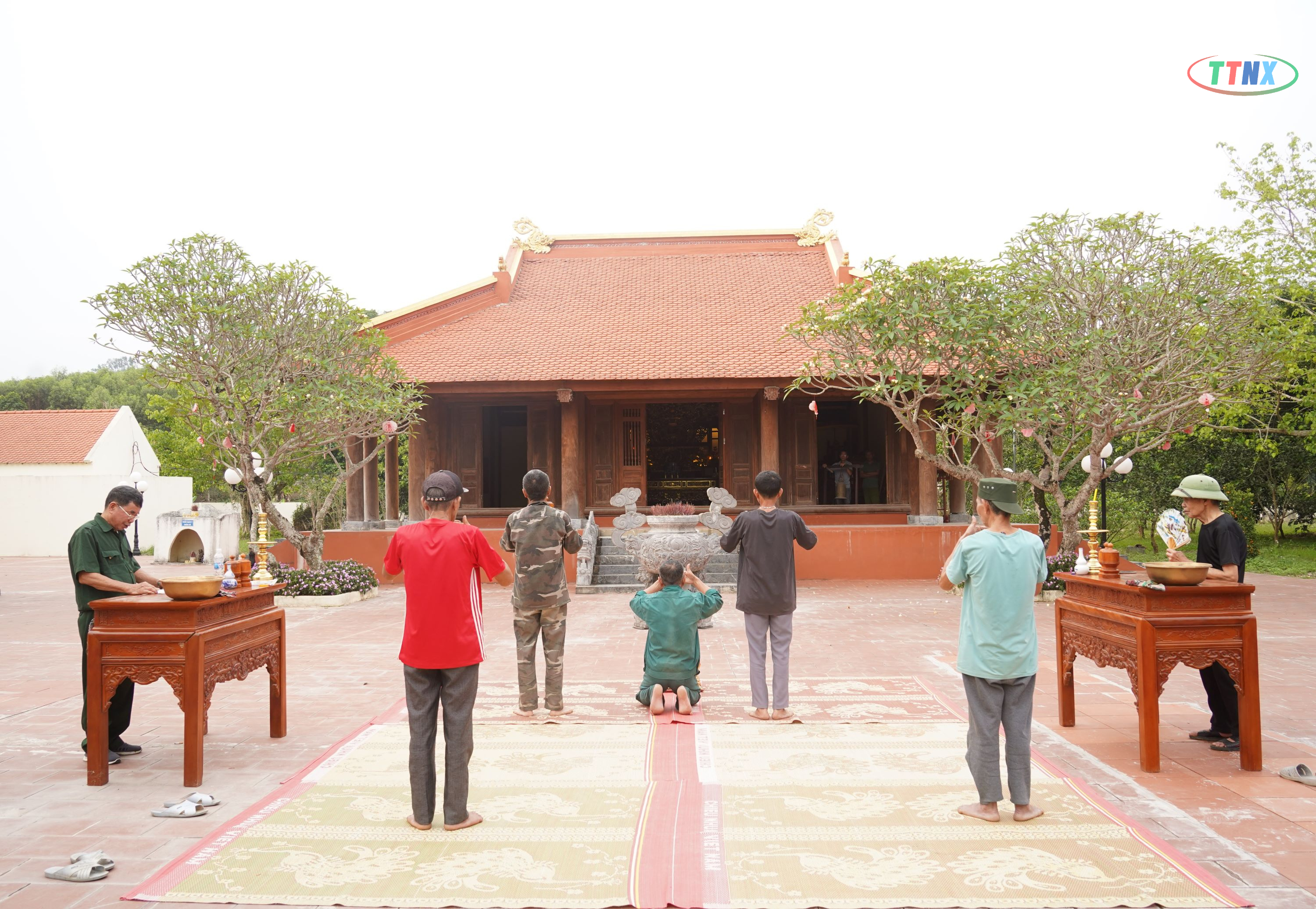 Anh-tin-bai