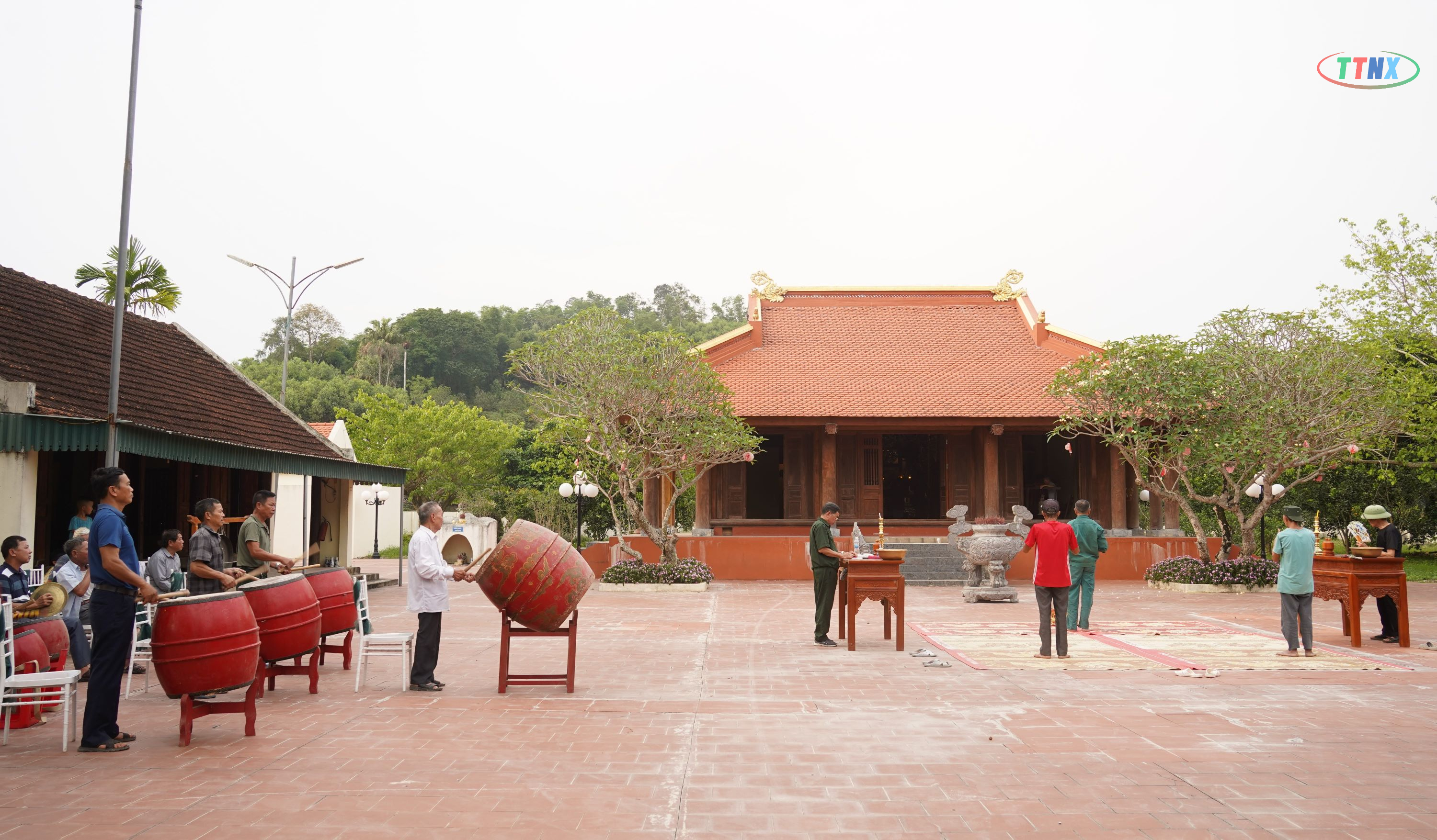 Anh-tin-bai