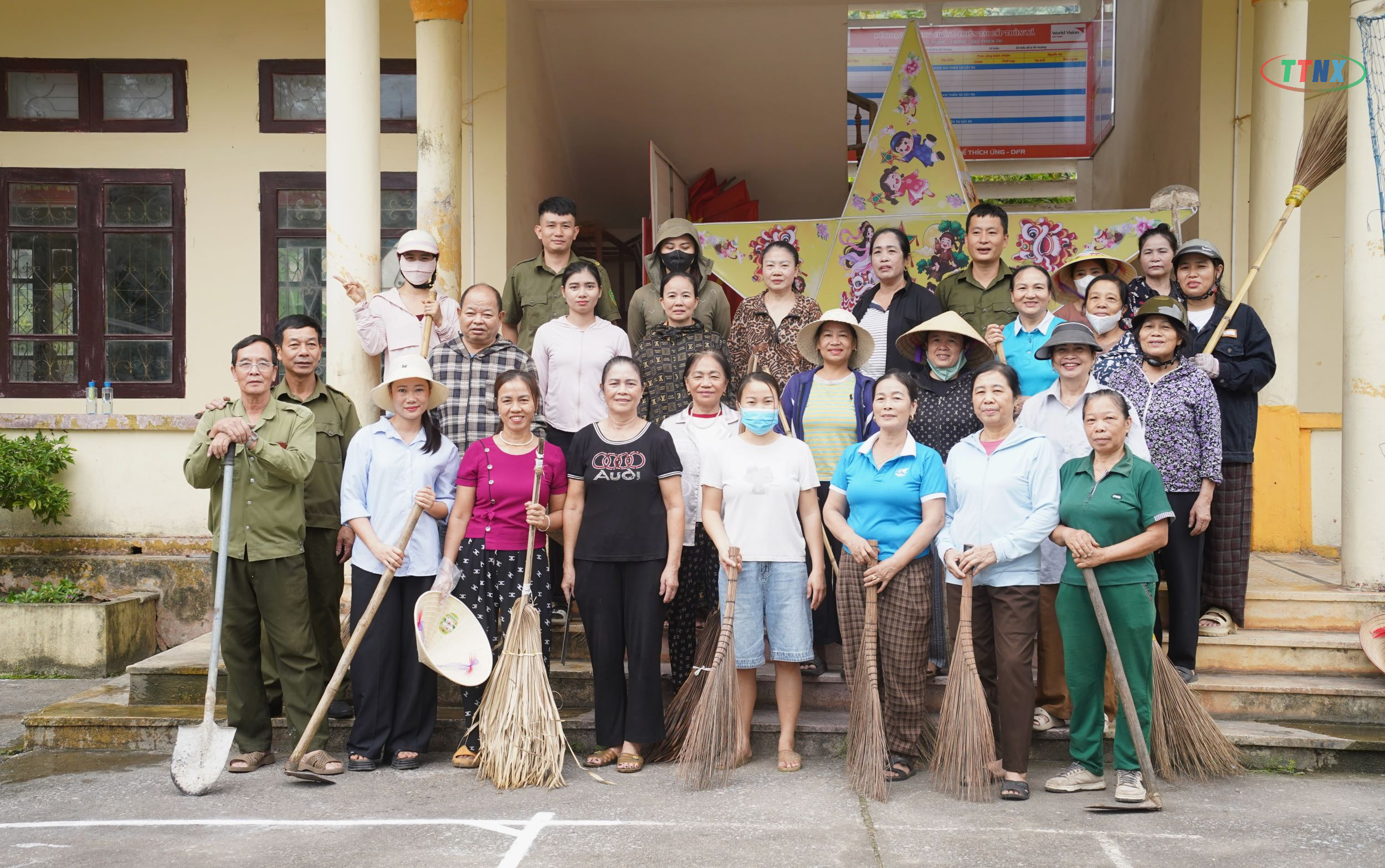 Thôn Yên Cát ra quân vệ sinh môi trường, chỉnh trang cảnh quan
