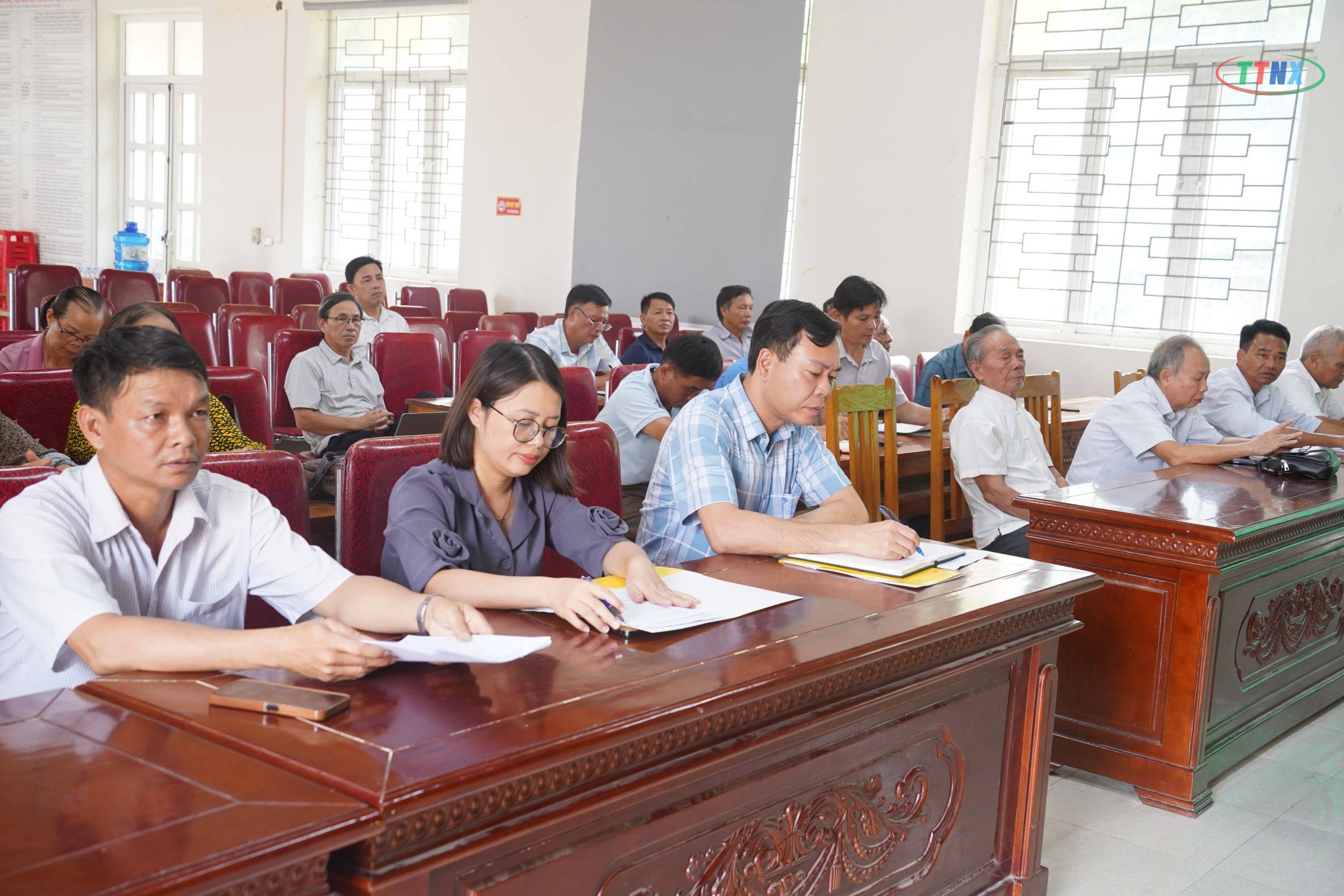 Đồng chí Lê Việt Khoa, Bí thư Đảng ủy, Chủ tịch HĐND xã Như Xuân dự sinh hoạt chi bộ thường kỳ tháng 8 tại Chi bộ thôn Yên Thành