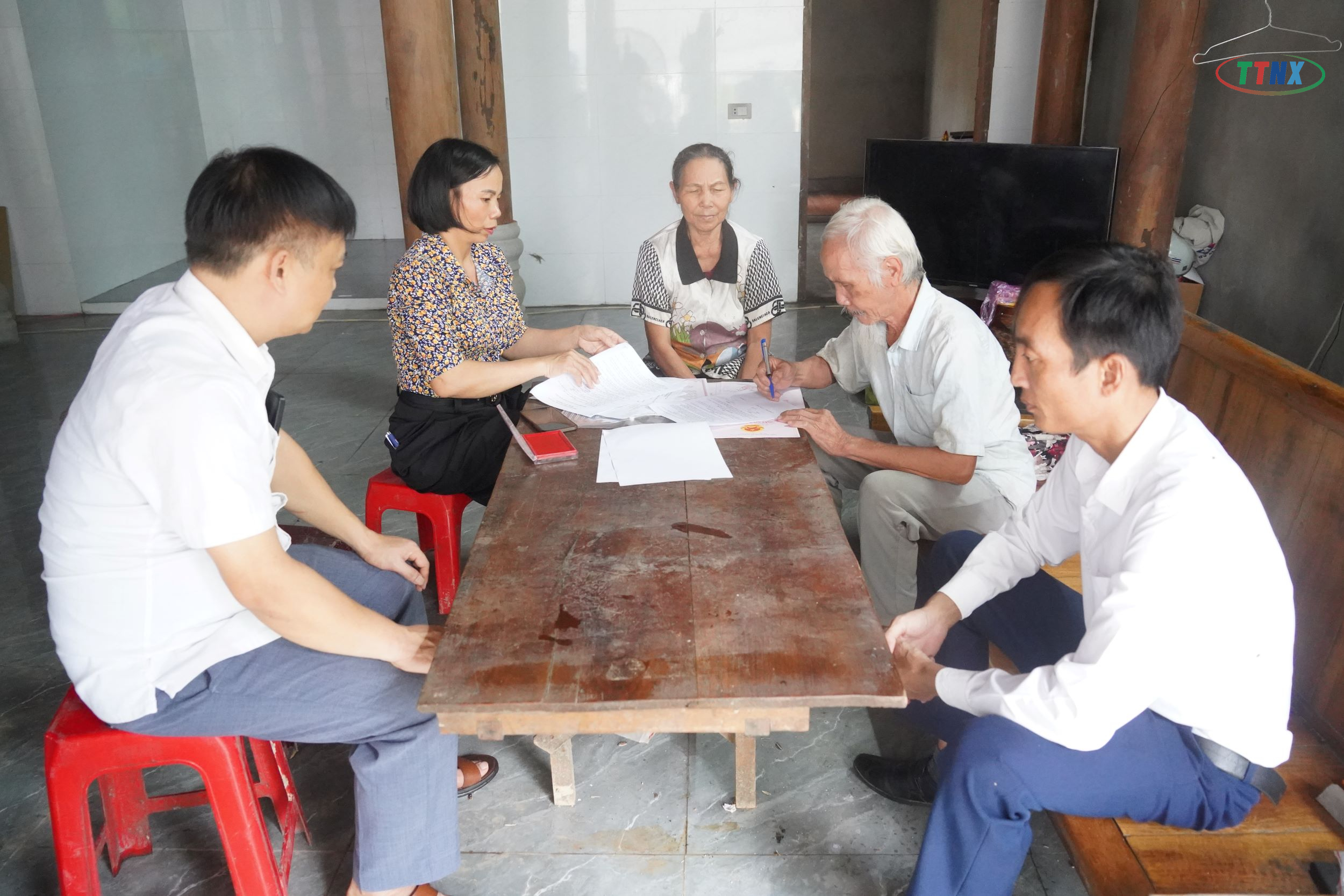 Trung tâm Phục vụ hành chính công xã Như Xuân thực hiện thủ tục hành chính lưu động tại nhà dân 