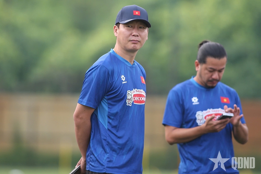 HLV Kim Sang-sik bận rộn với U22 và đội tuyển Việt Nam trước SEA Games