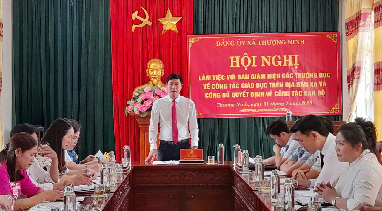 Thường trực Đảng ủy xã Thượng Ninh làm việc với Ban Giám hiệu các trường học trên địa bàn