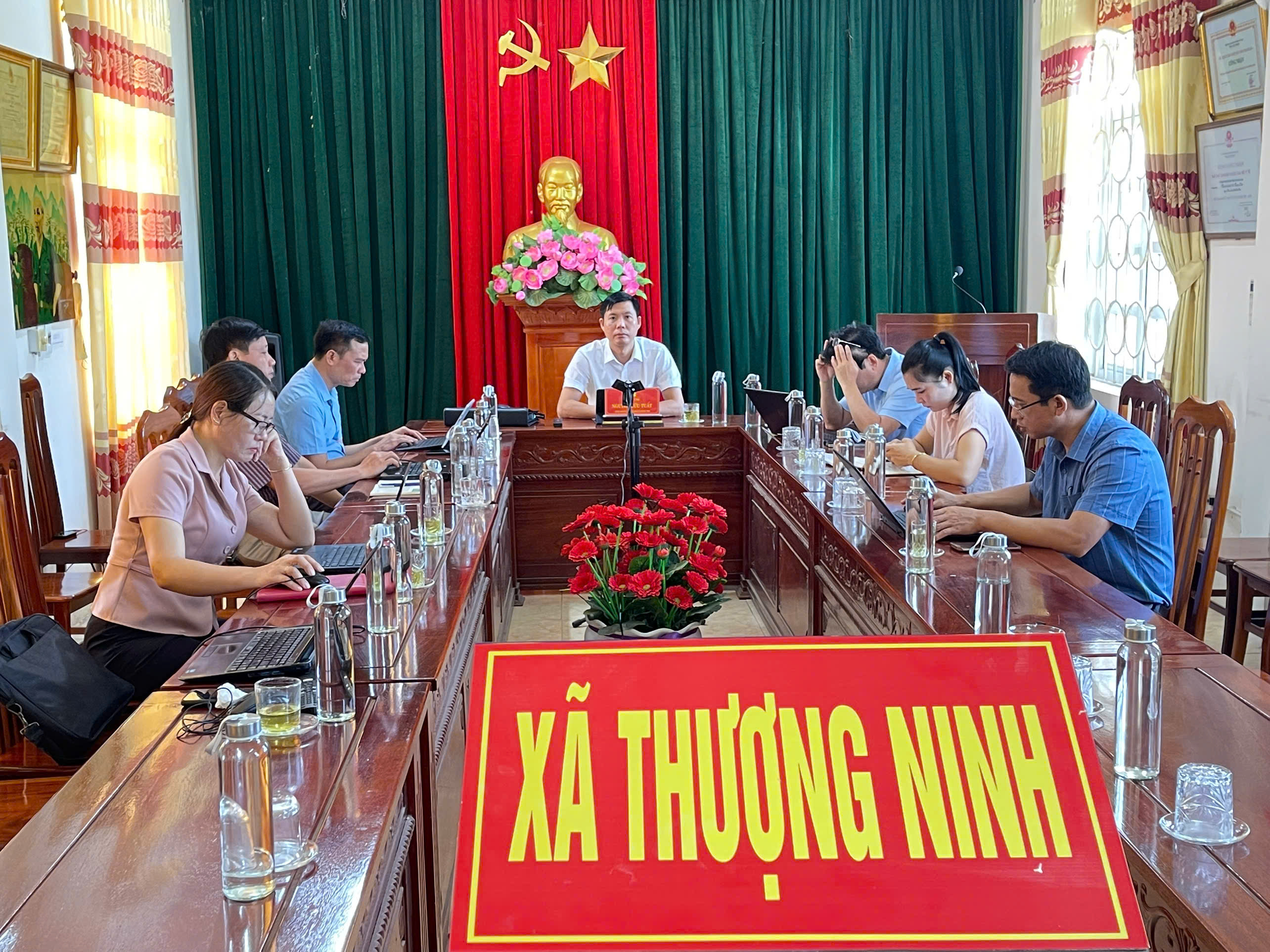Anh-tin-bai