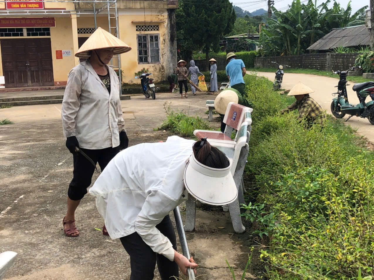 Hội Nông dân xã Thượng Ninh ra quân tổng dọn vệ sinh môi trường chào mừng Đại hội Đảng bộ xã lần thứ Nhất, nhiệm kỳ 2025-2030