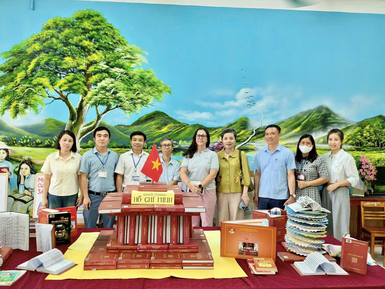 Tổ chức HSVC Hoa Kỳ thăm và làm việc với lãnh đạo xã Thượng Ninh
