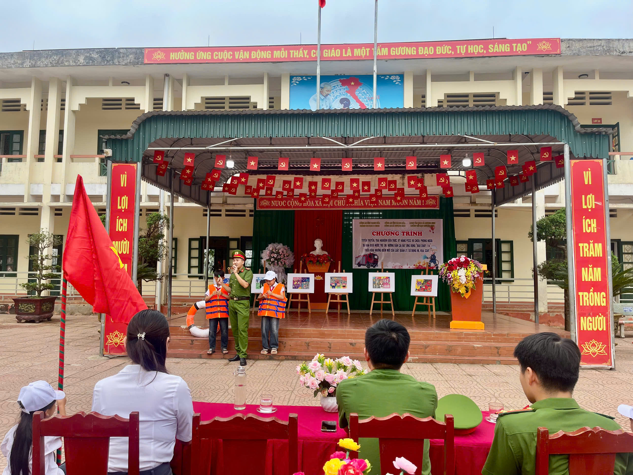 Anh-tin-bai