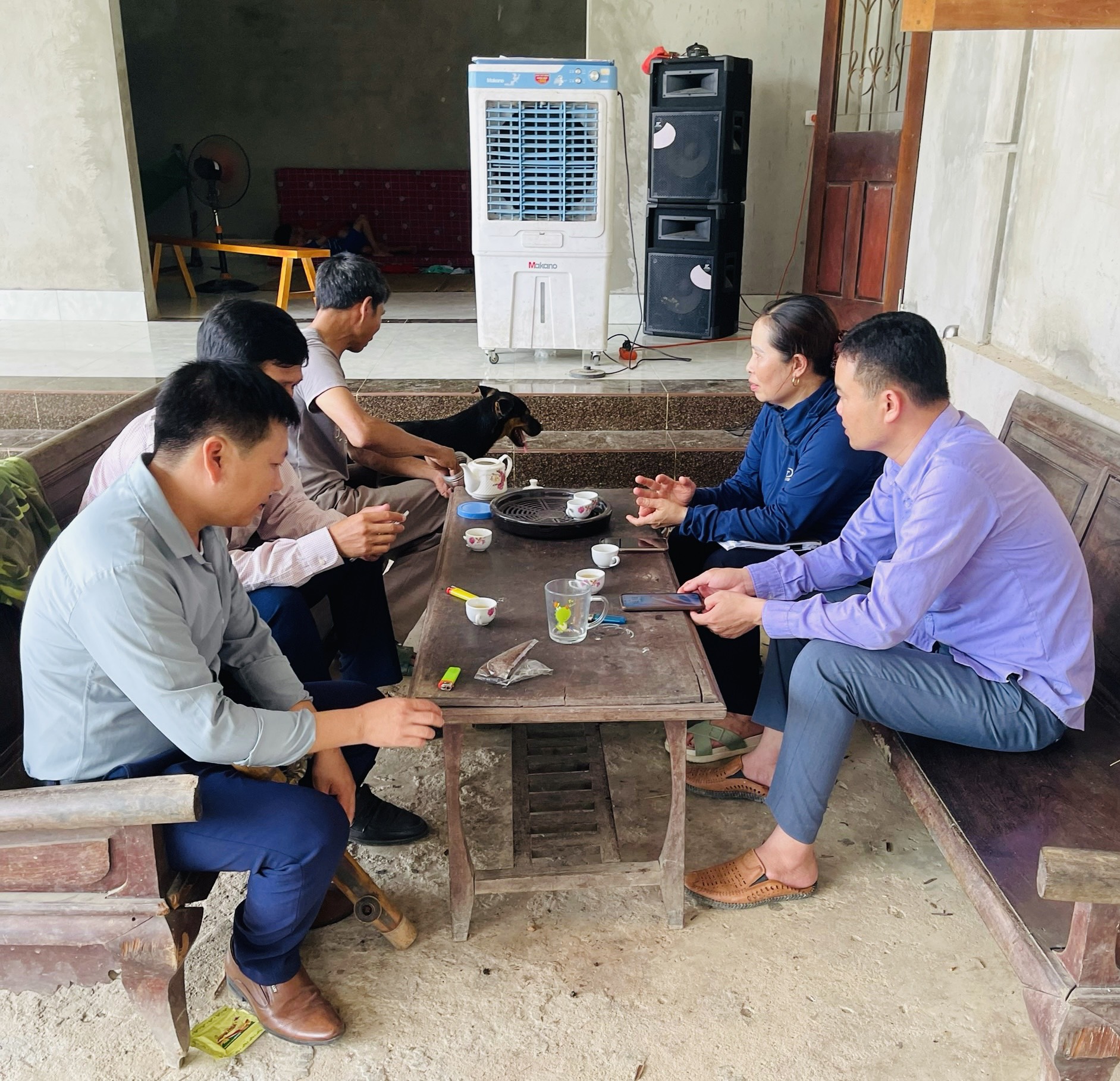 LÃNH ĐẠO XÃ ĐI VẬN ĐỘNG.jpg