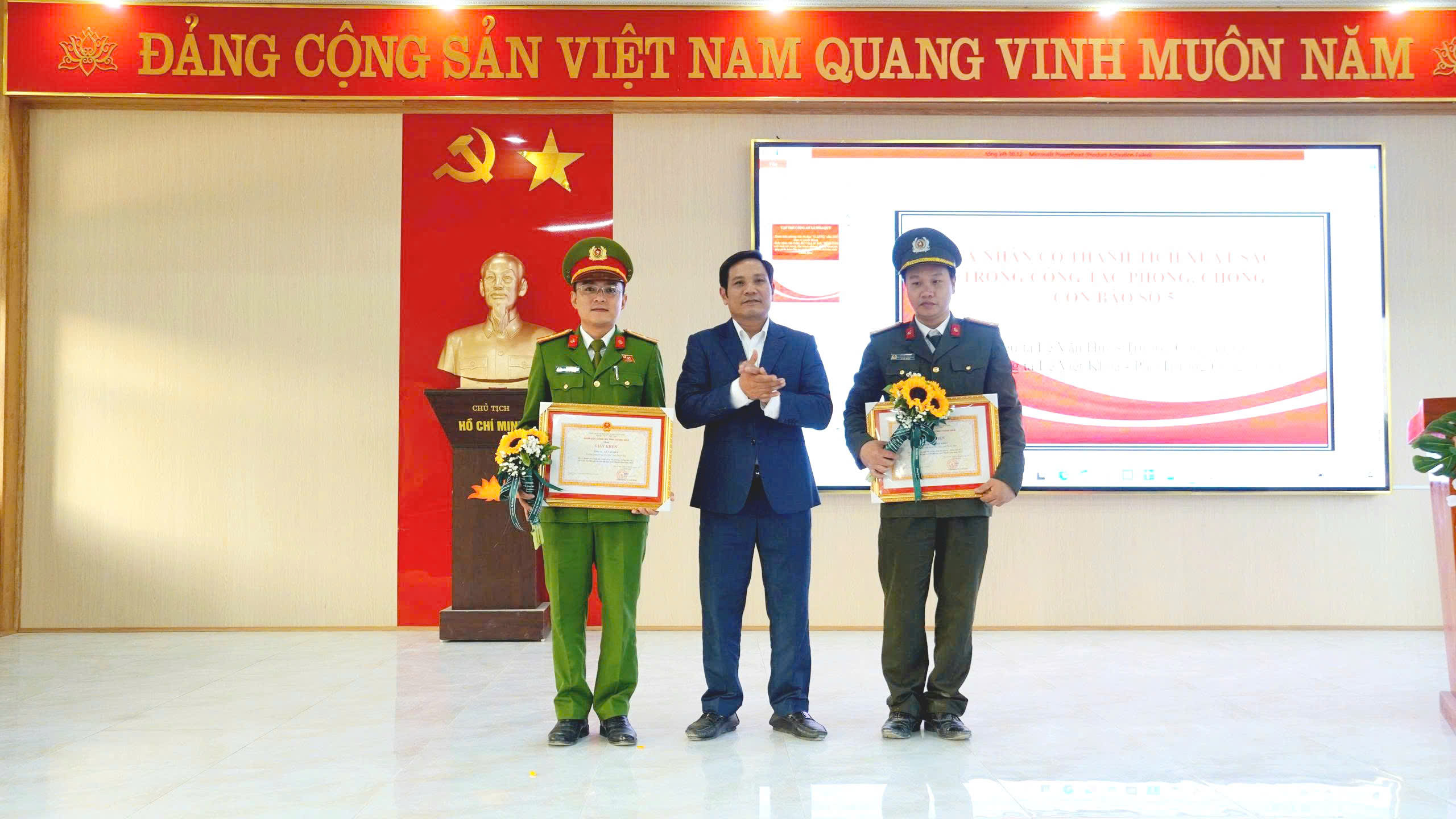 Anh-tin-bai