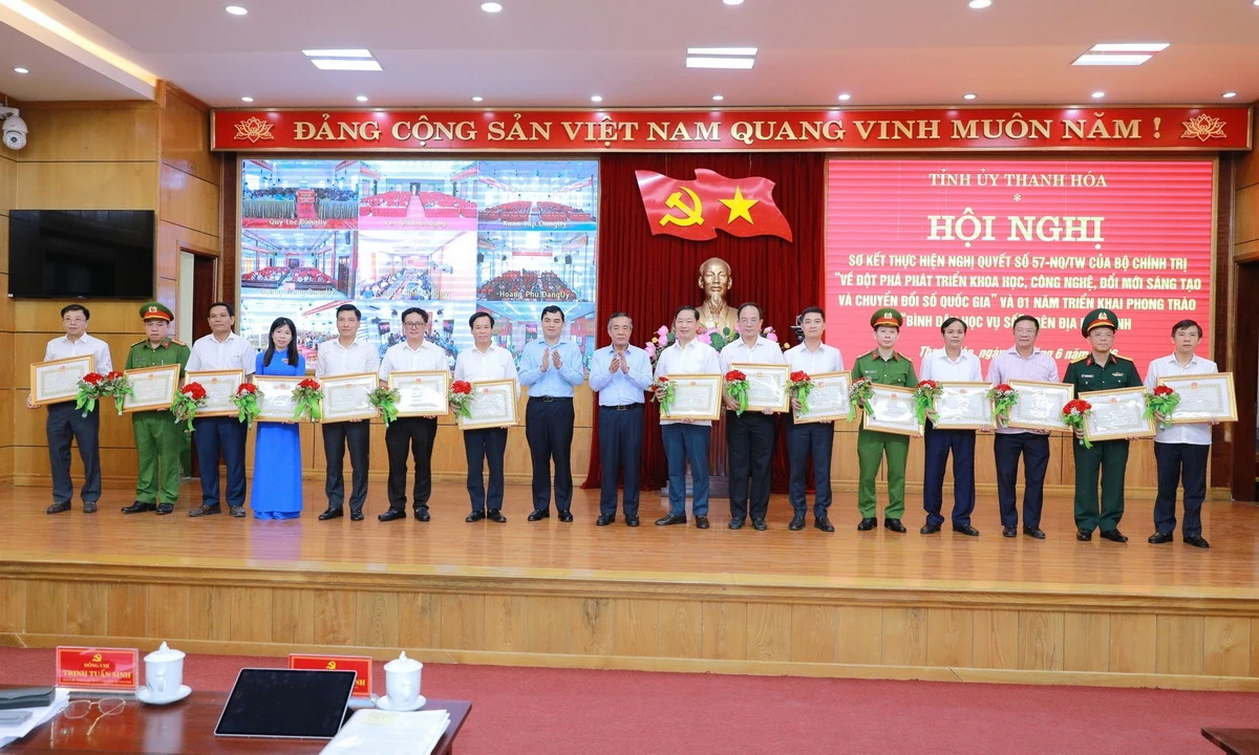 Anh-tin-bai