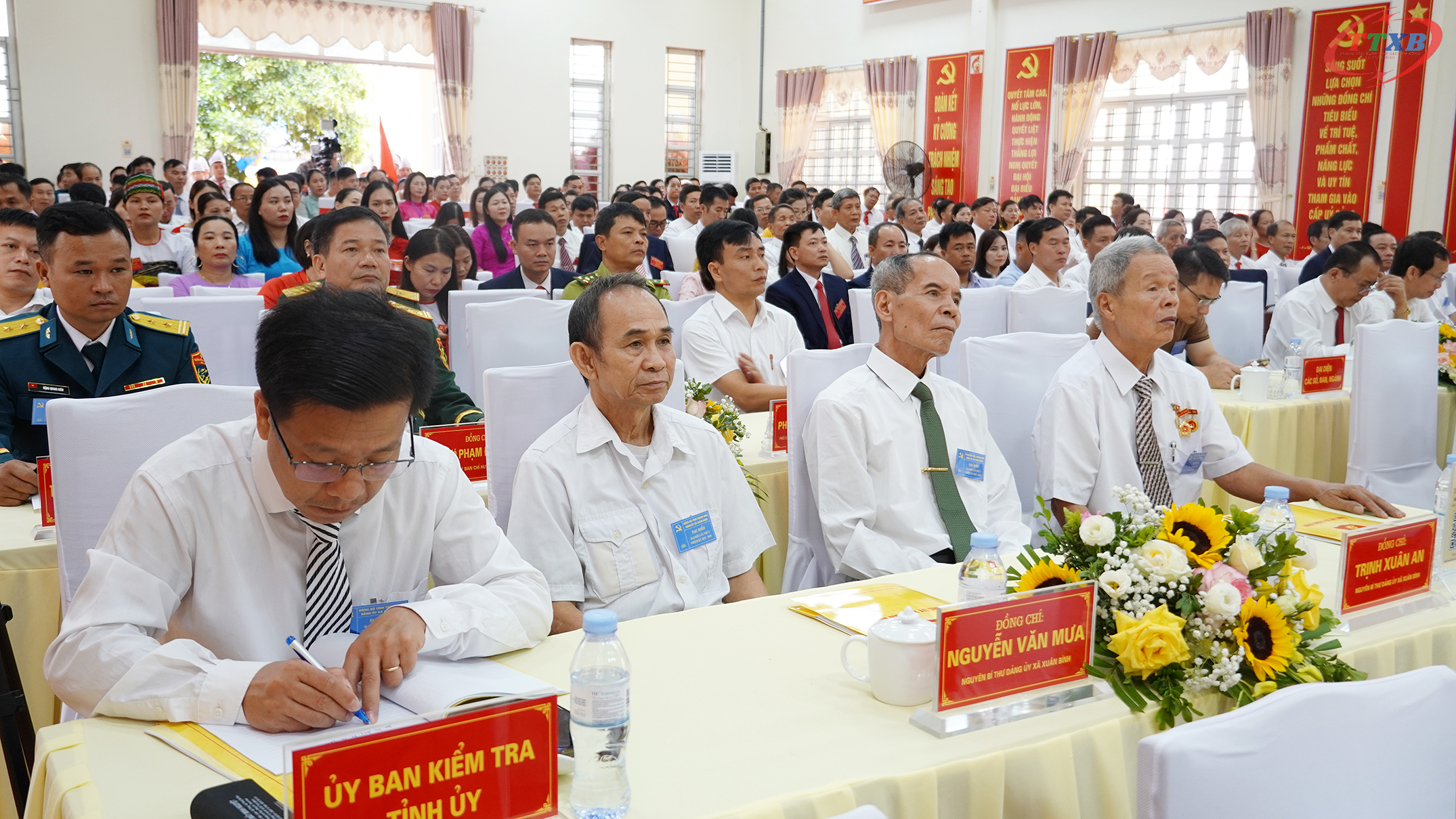 Anh-tin-bai