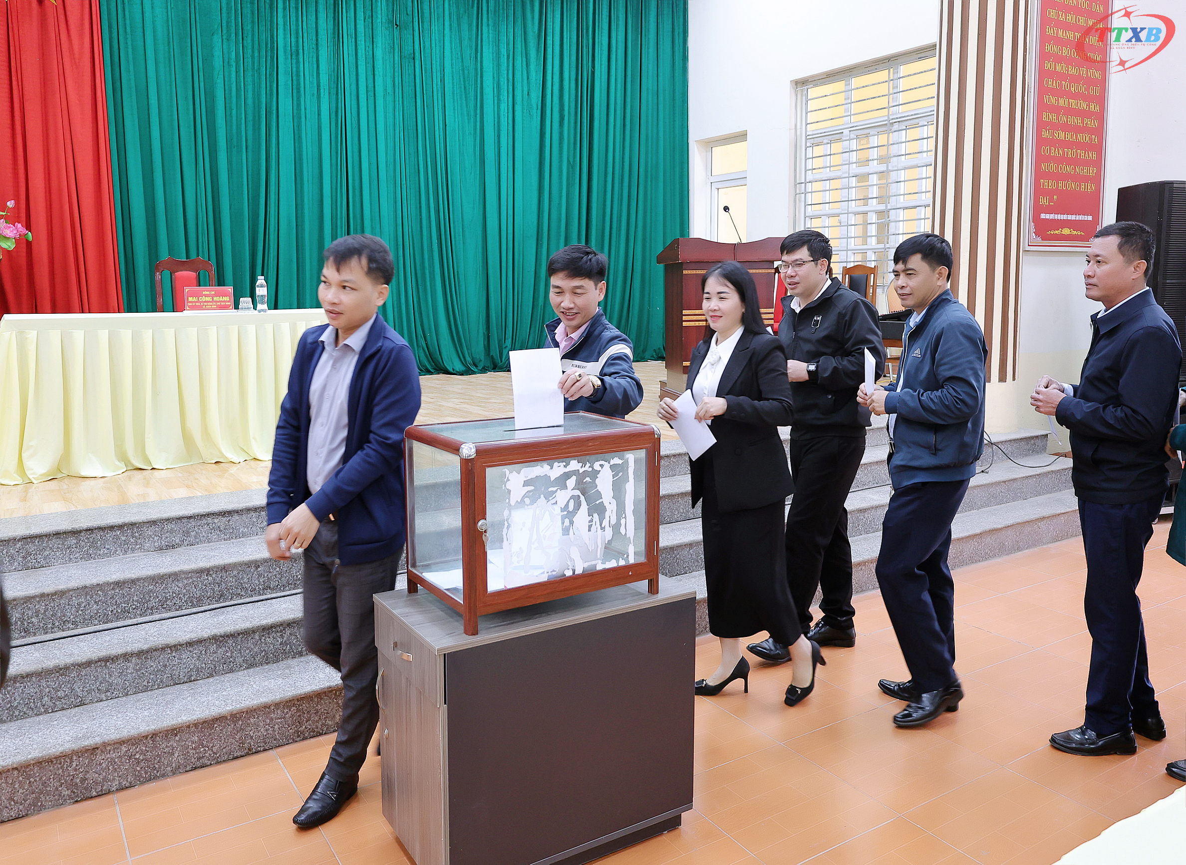 Anh-tin-bai