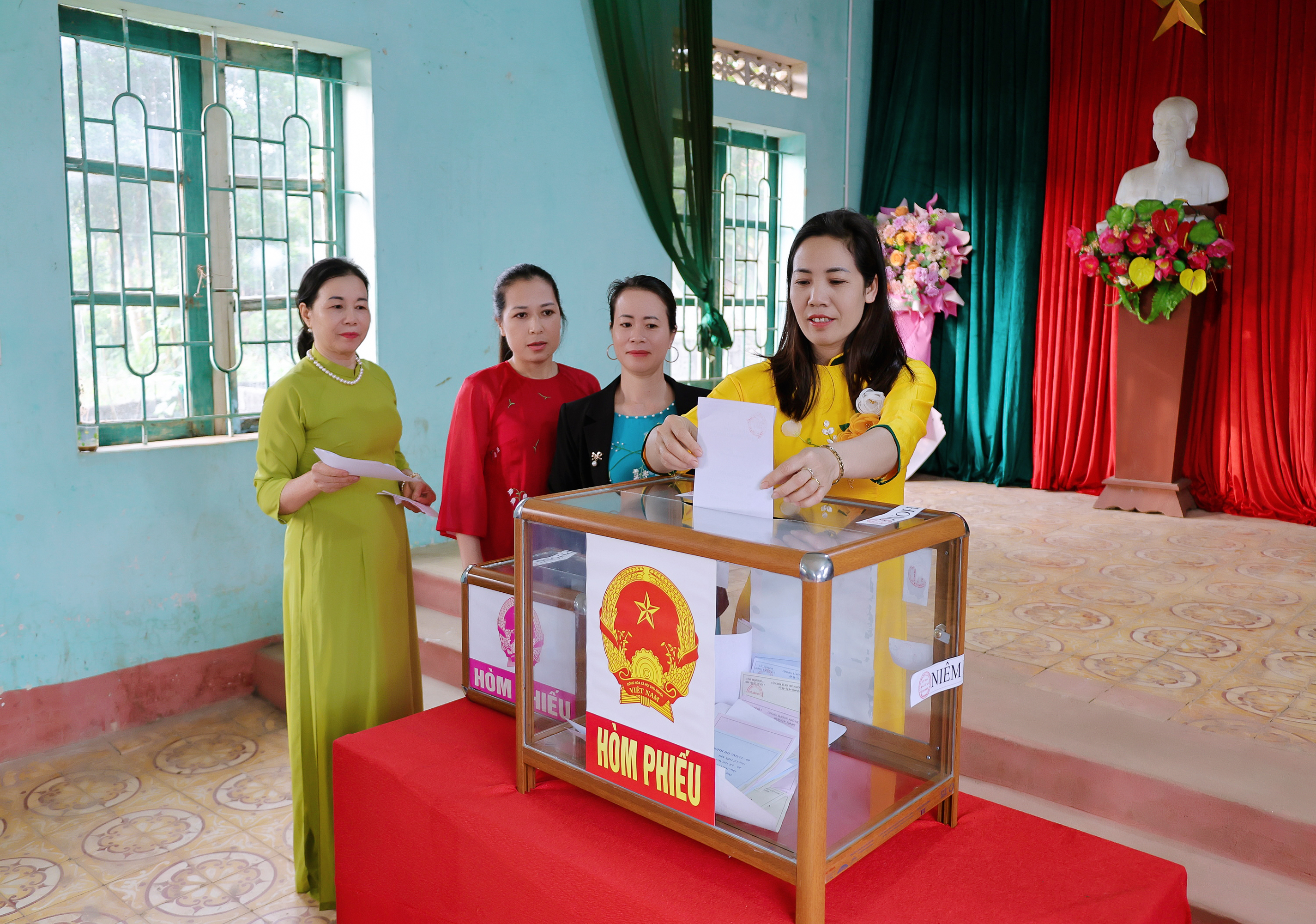 Anh-tin-bai