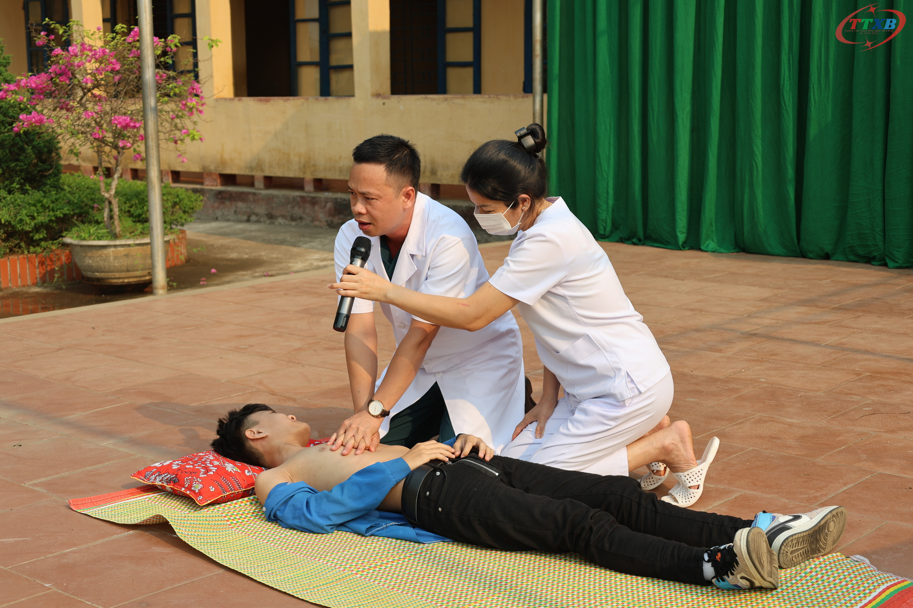 Anh-tin-bai