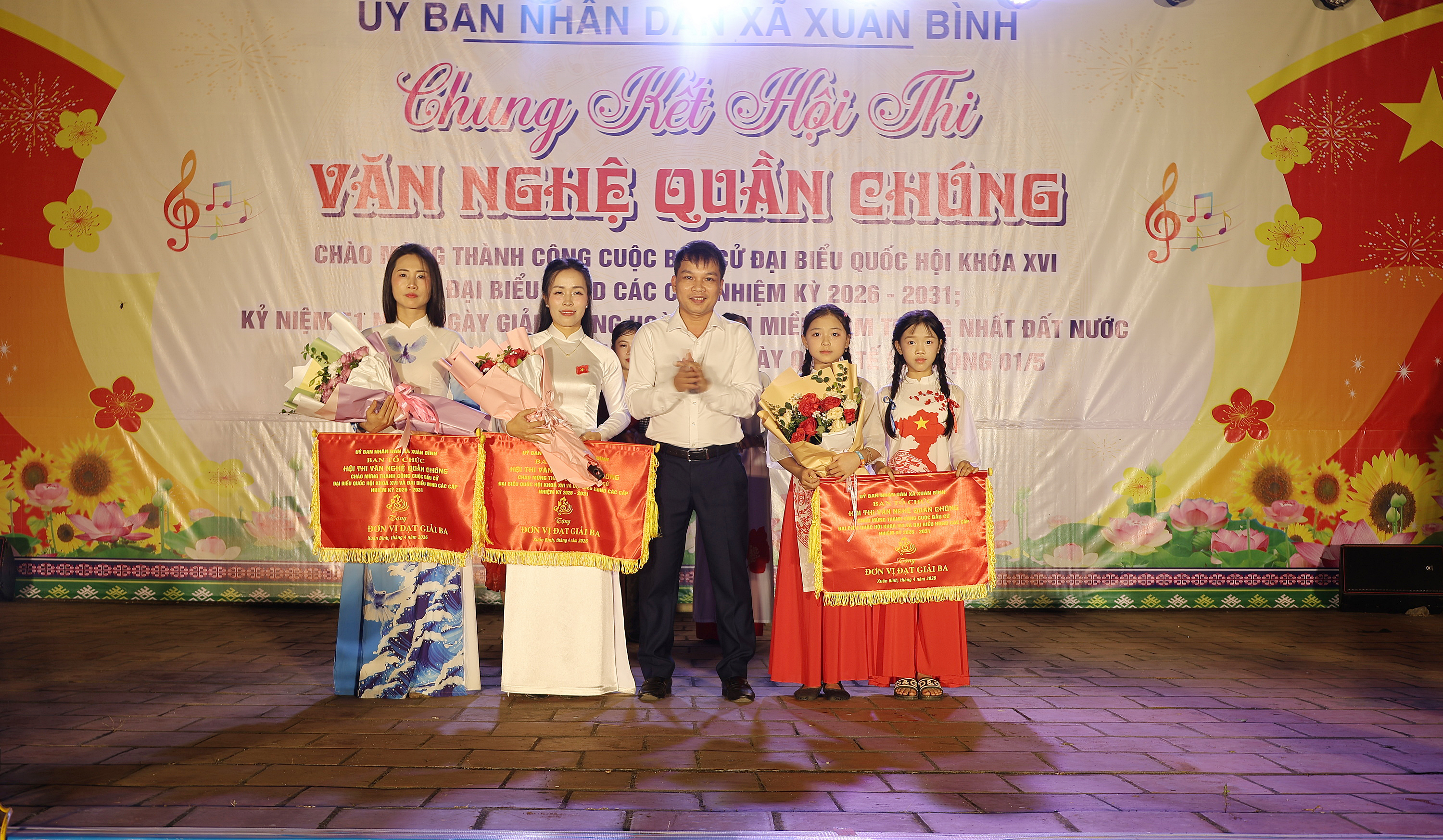 Anh-tin-bai