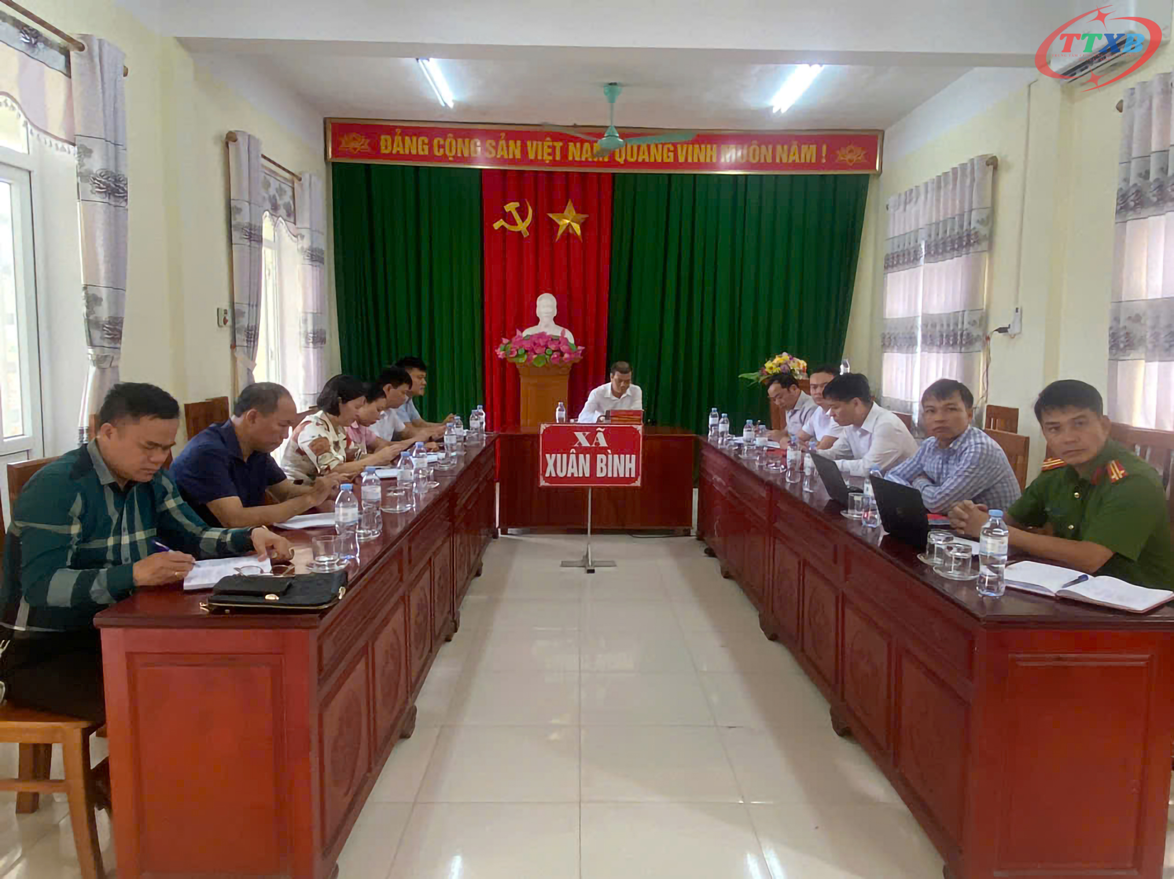 Anh-tin-bai