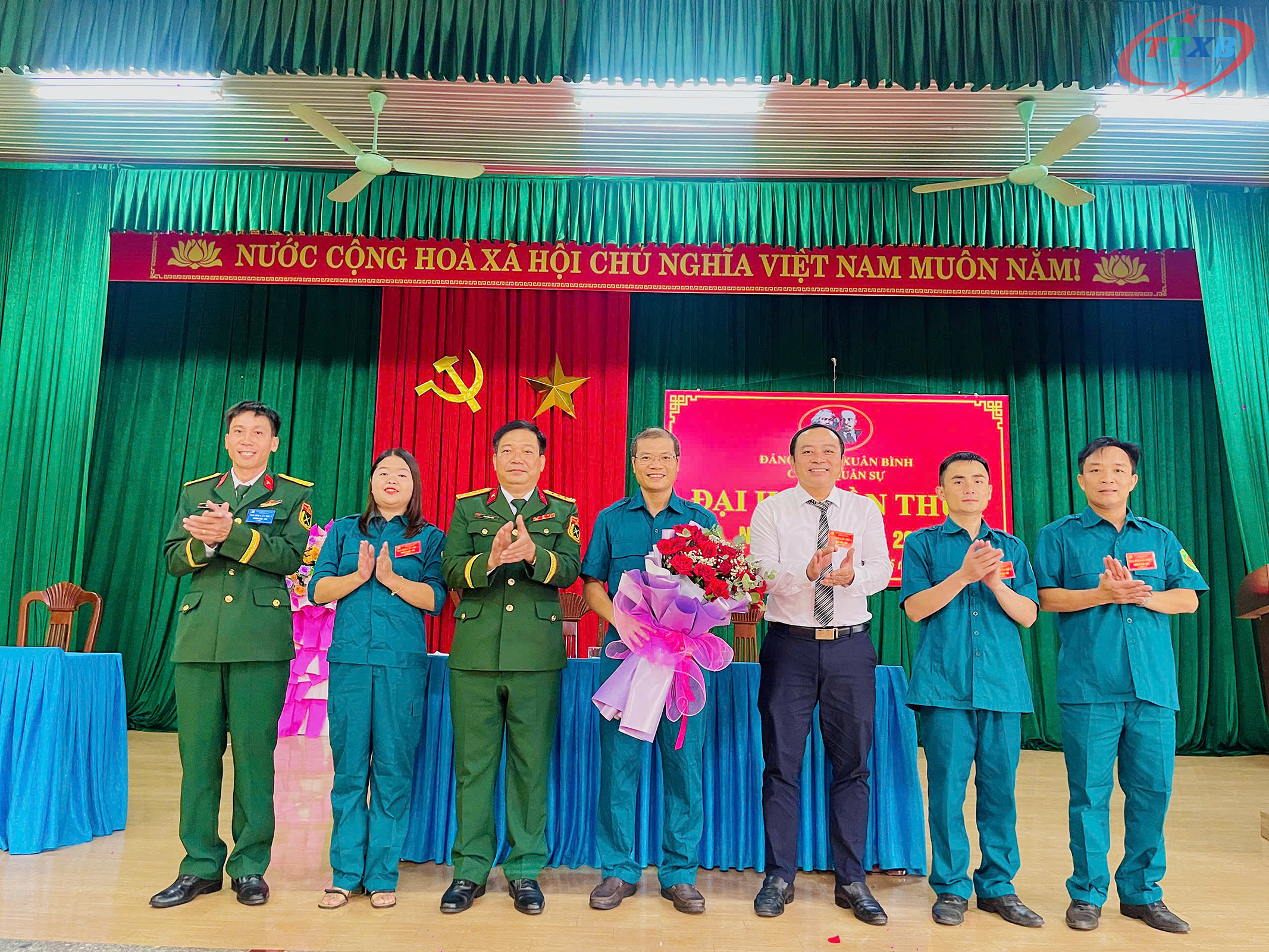 Anh-tin-bai