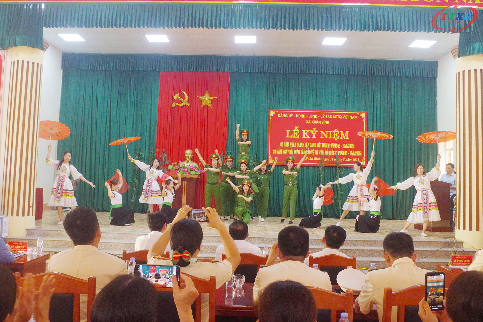 Anh-tin-bai