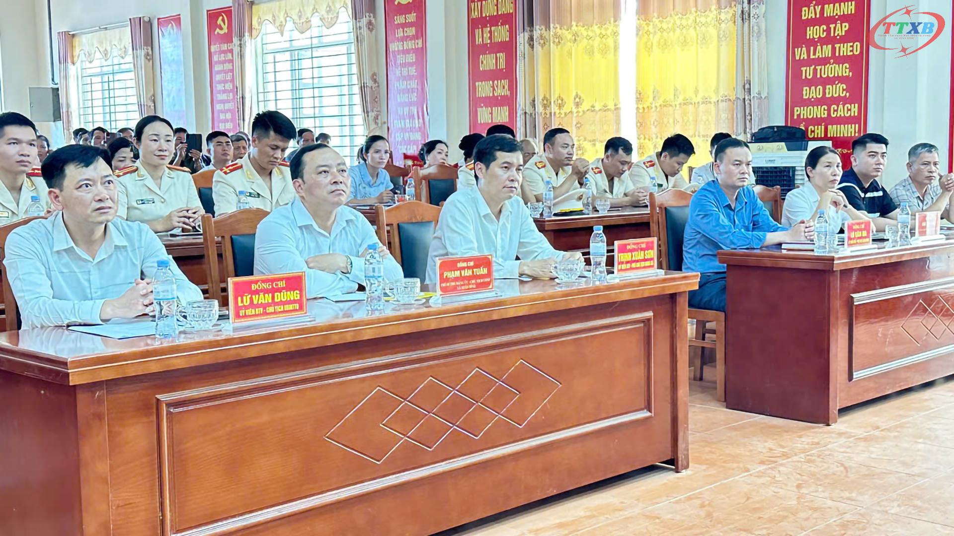 Anh-tin-bai