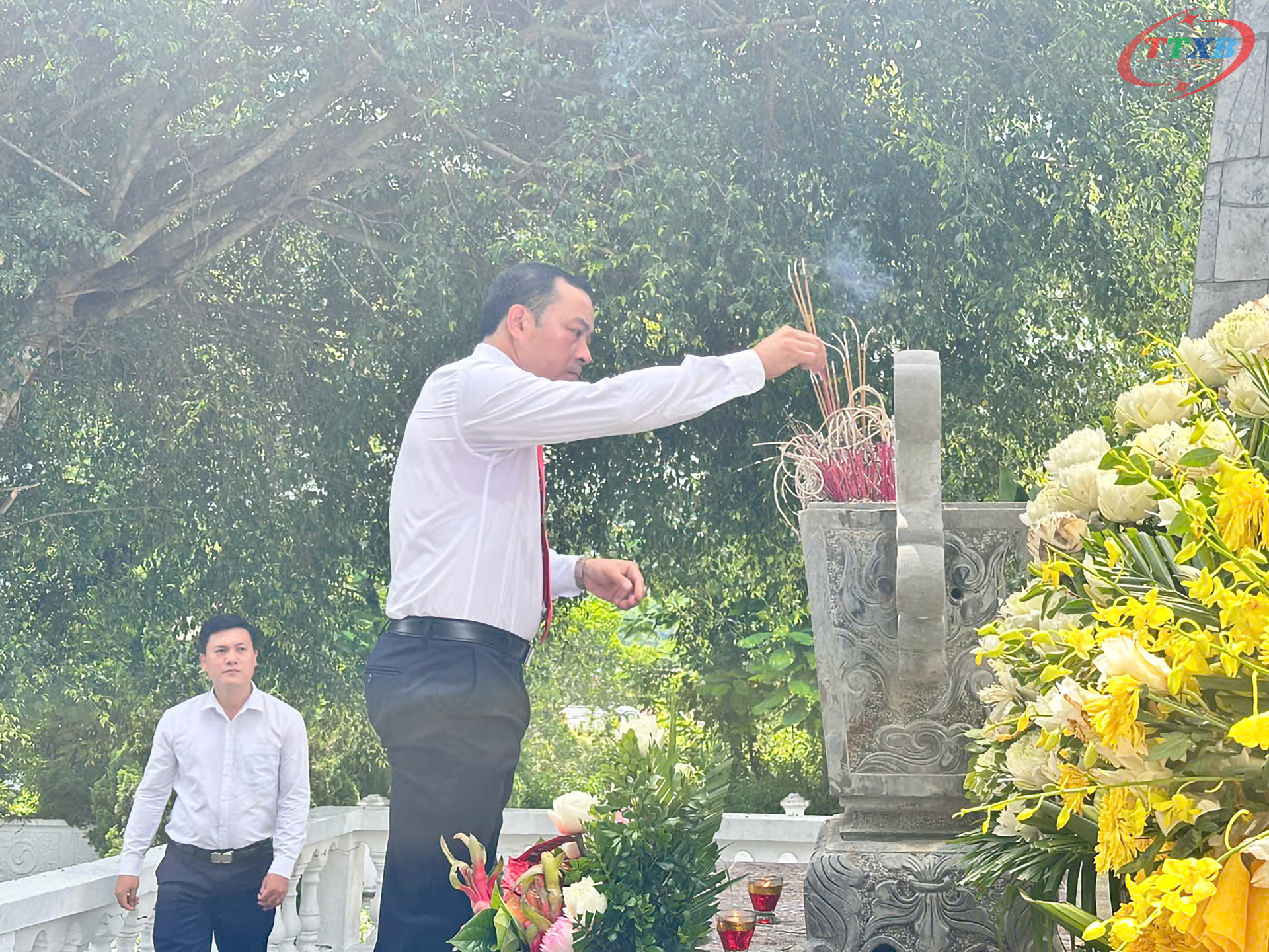 Anh-tin-bai