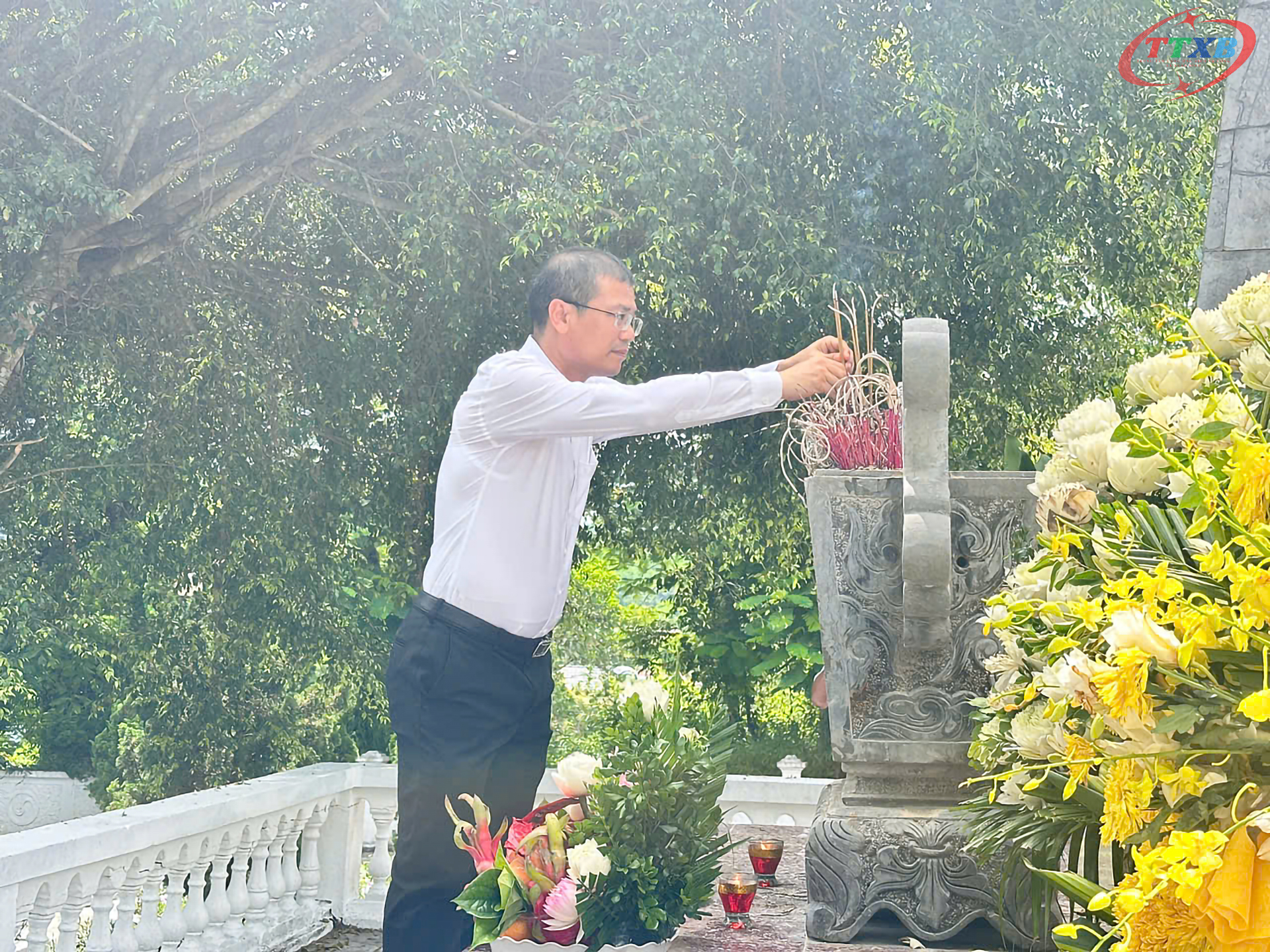 Anh-tin-bai
