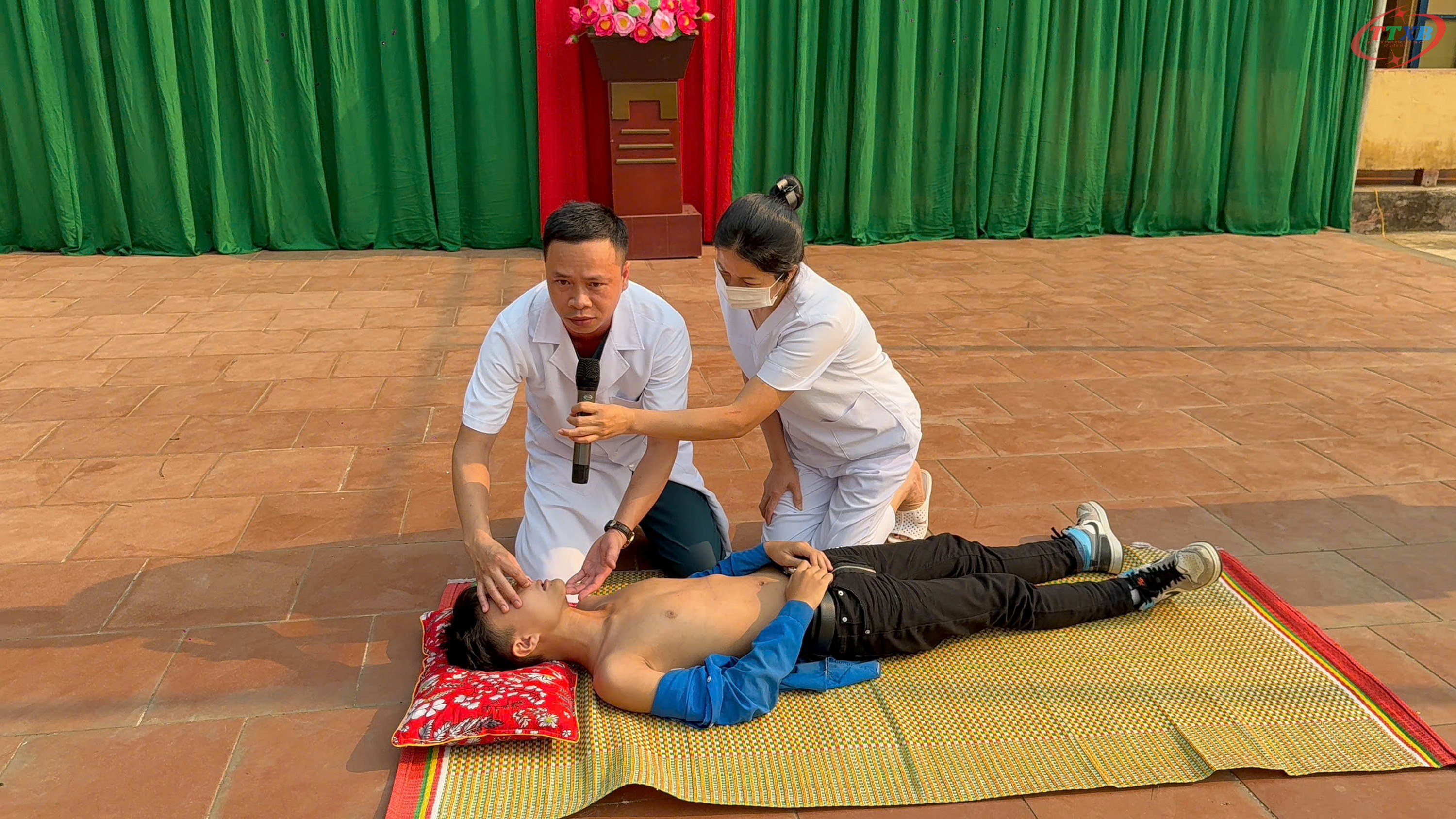 Anh-tin-bai