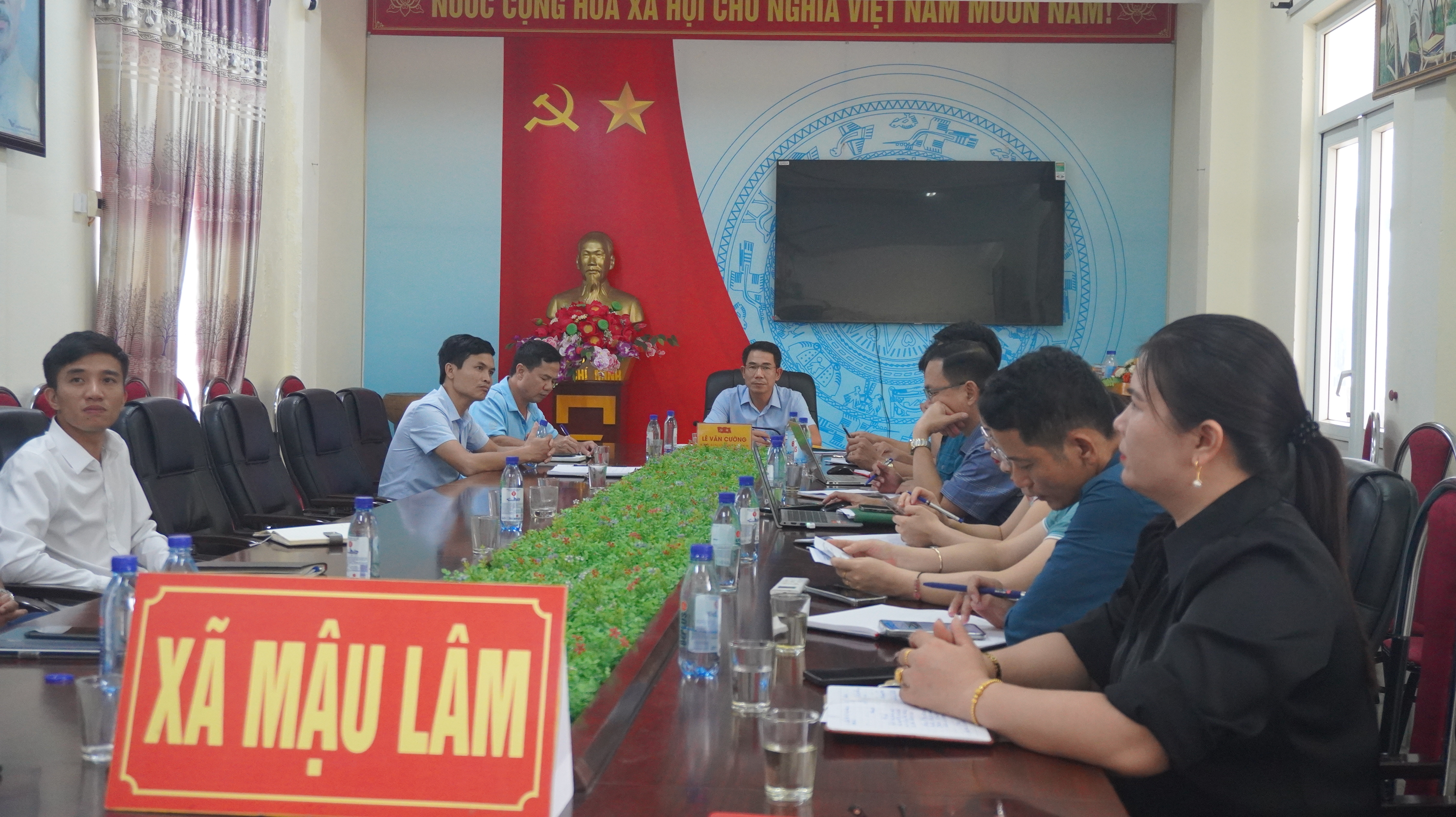 TẠI XÃ MẬU LÂM ỨNG PHÓ VỚI BÃO SỐ 5