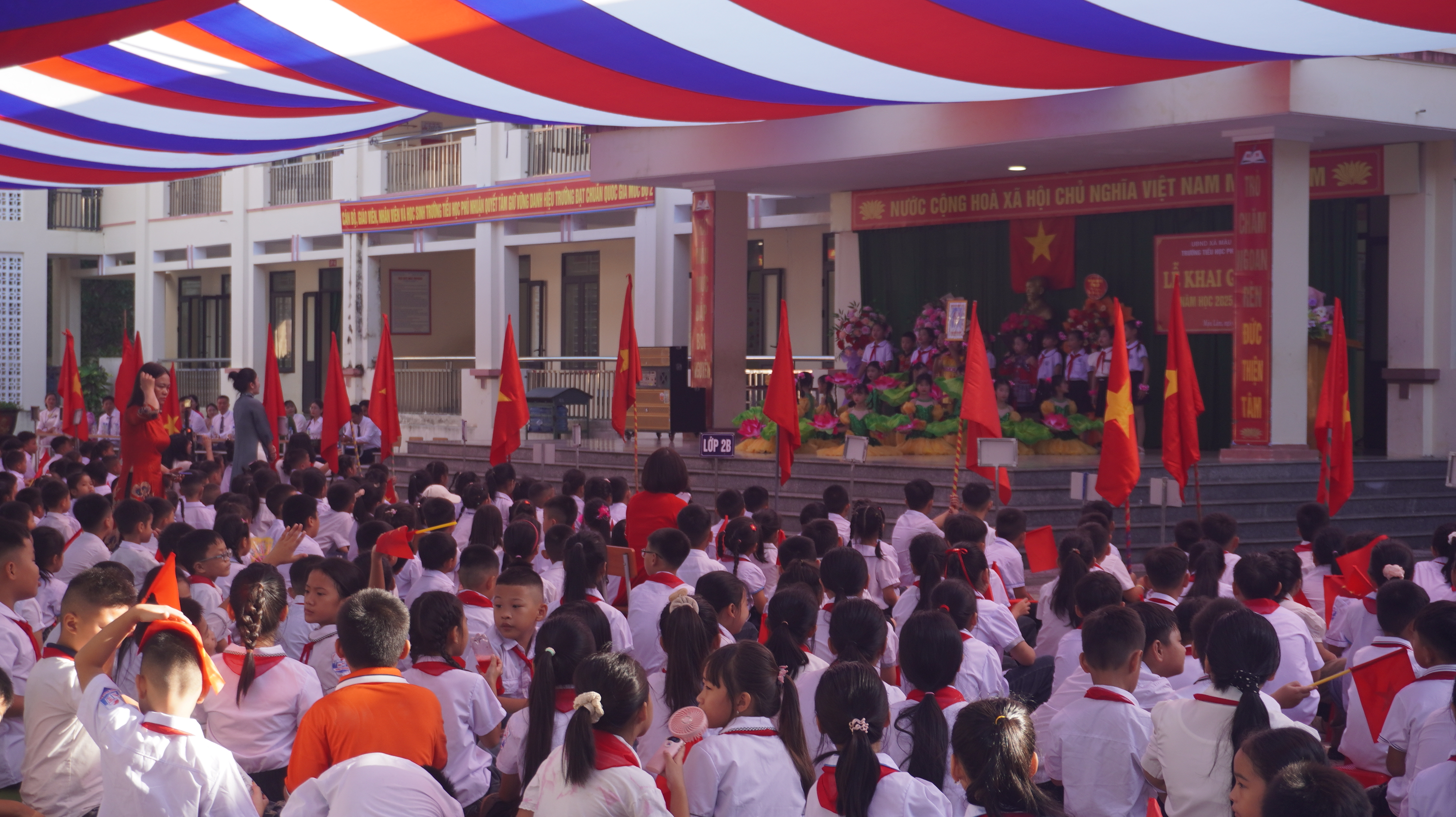 Mậu Lâm long trọng tổ chức Lễ khai giảng năm học 2025 – 2026 trong không khí hân hoan của ngày hội toàn dân đưa trẻ đến trường.