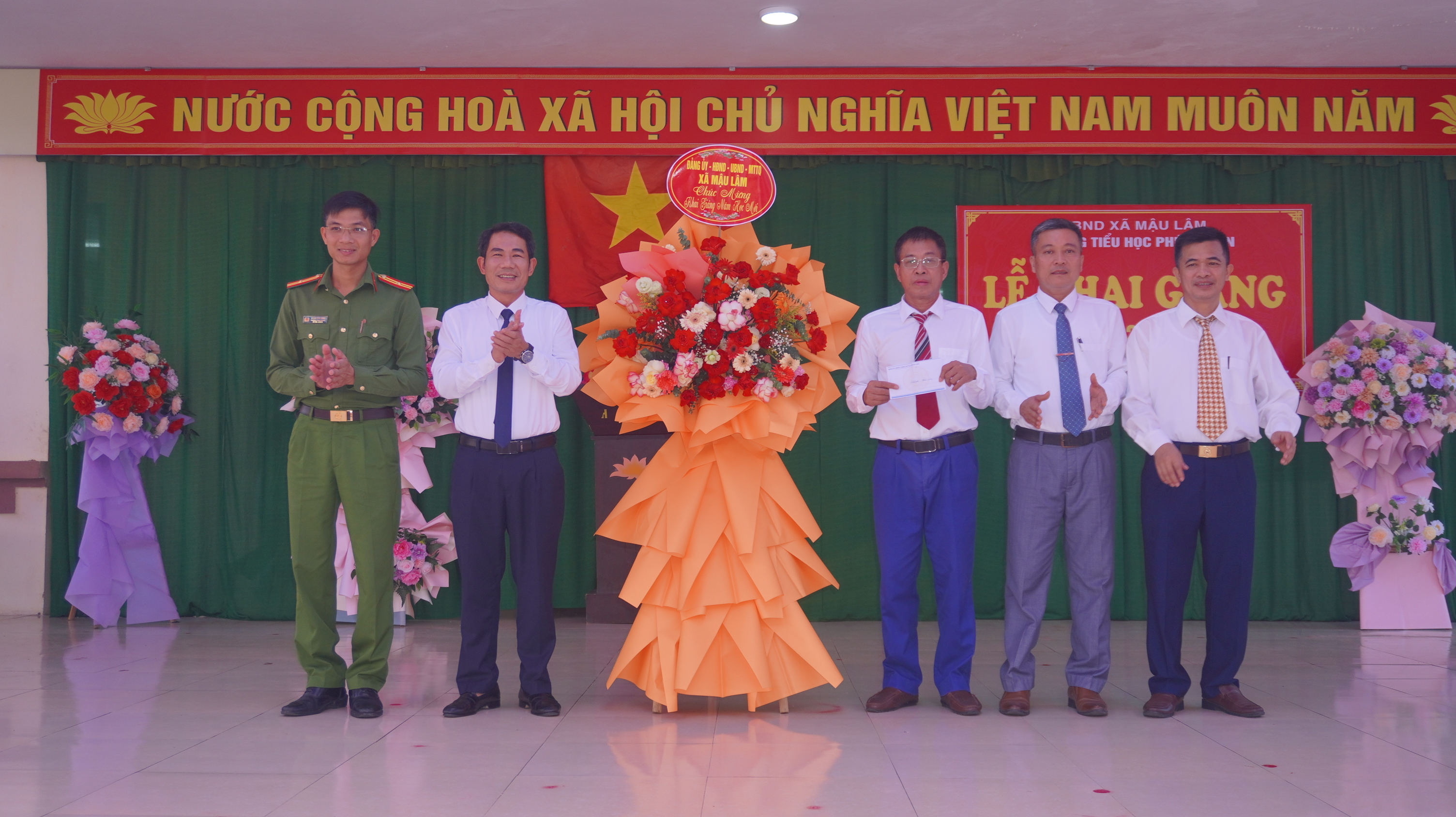 Anh-tin-bai