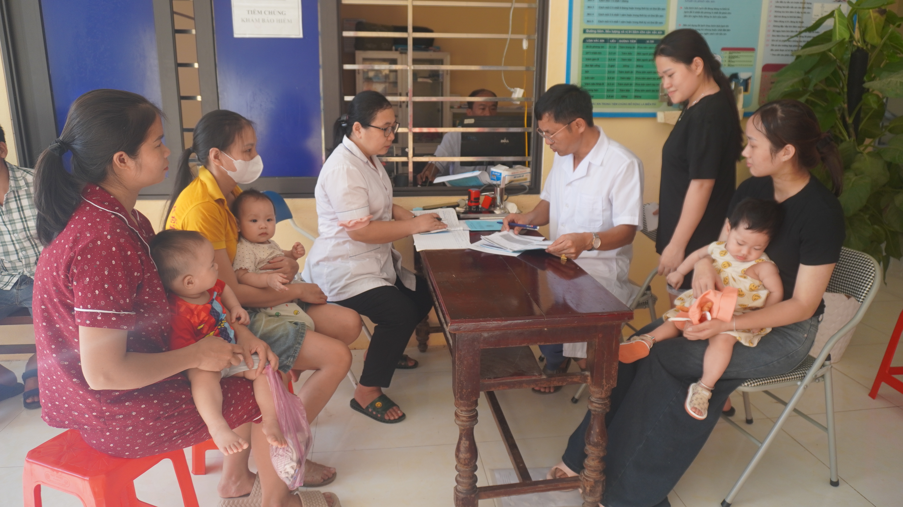 Trạm Y tế Phú Nhuận tổ chức tiêm chủng mở rộng tháng 9 năm 2025