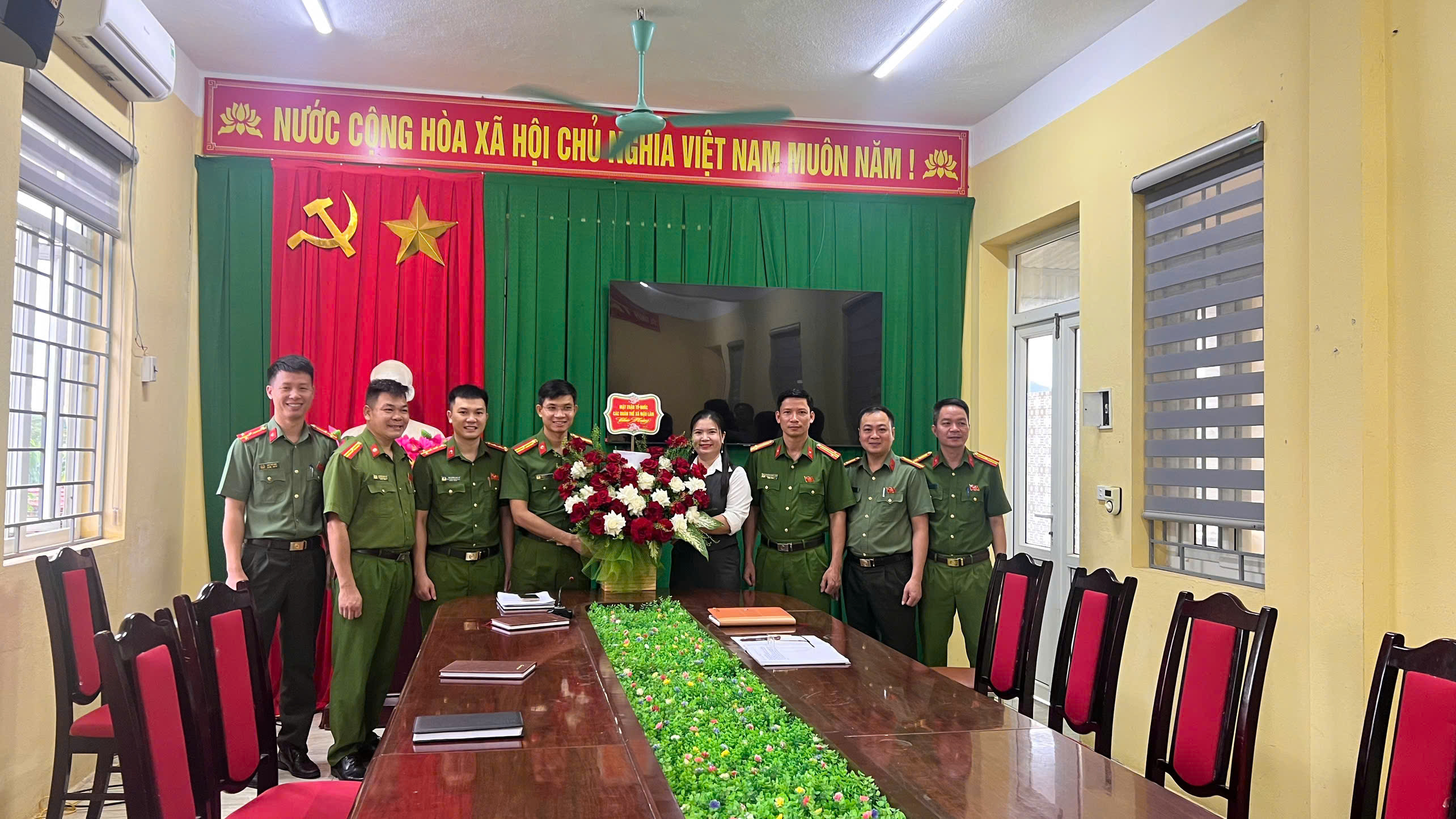 Anh-tin-bai