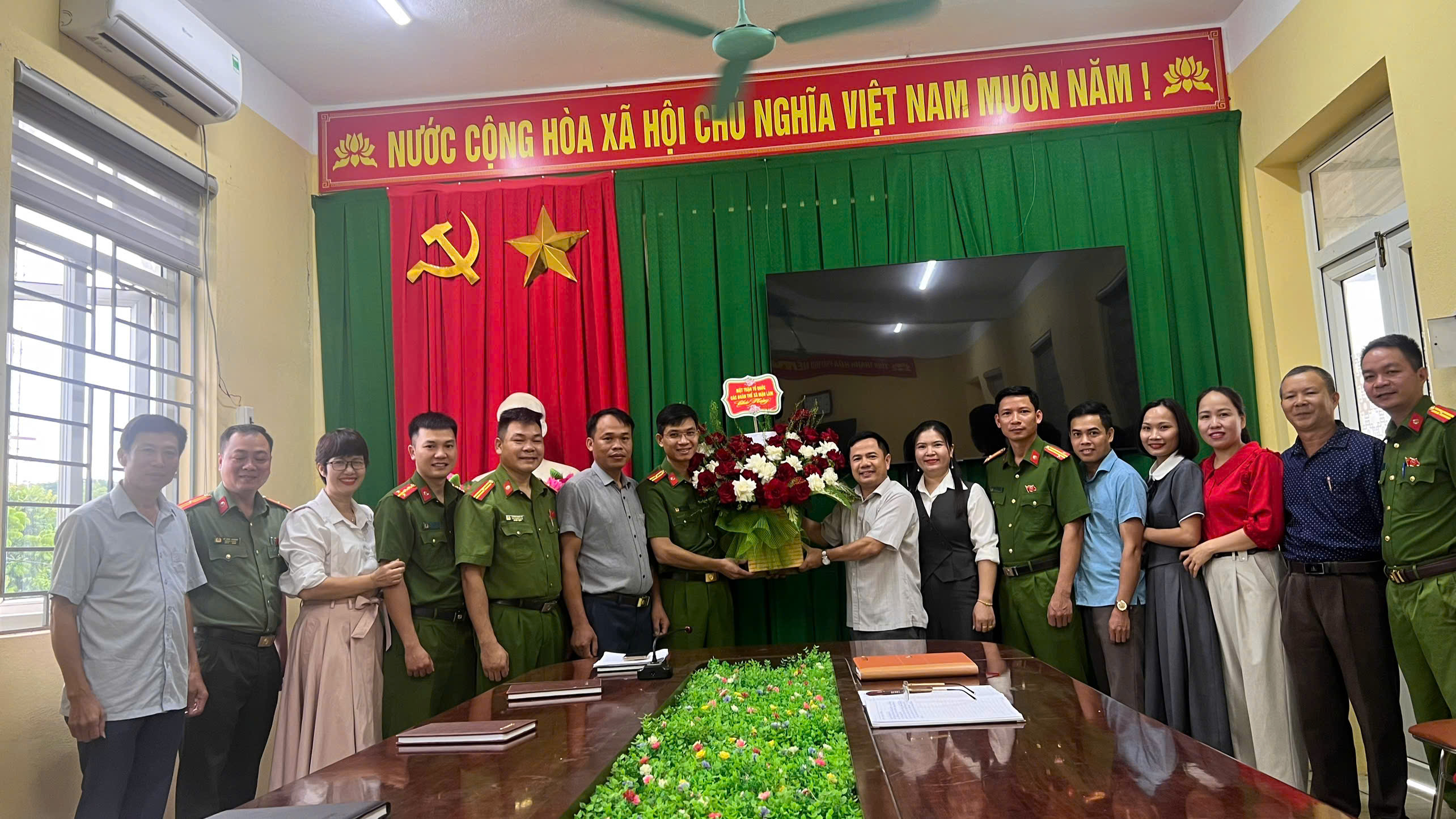 Anh-tin-bai