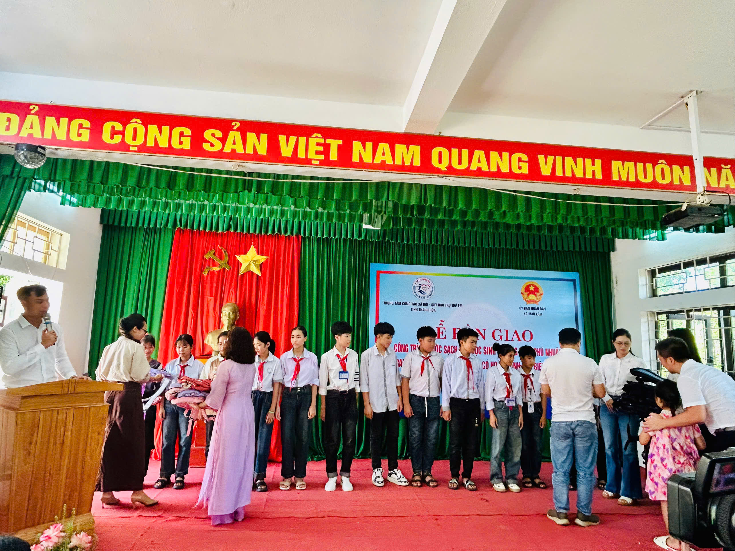 Anh-tin-bai