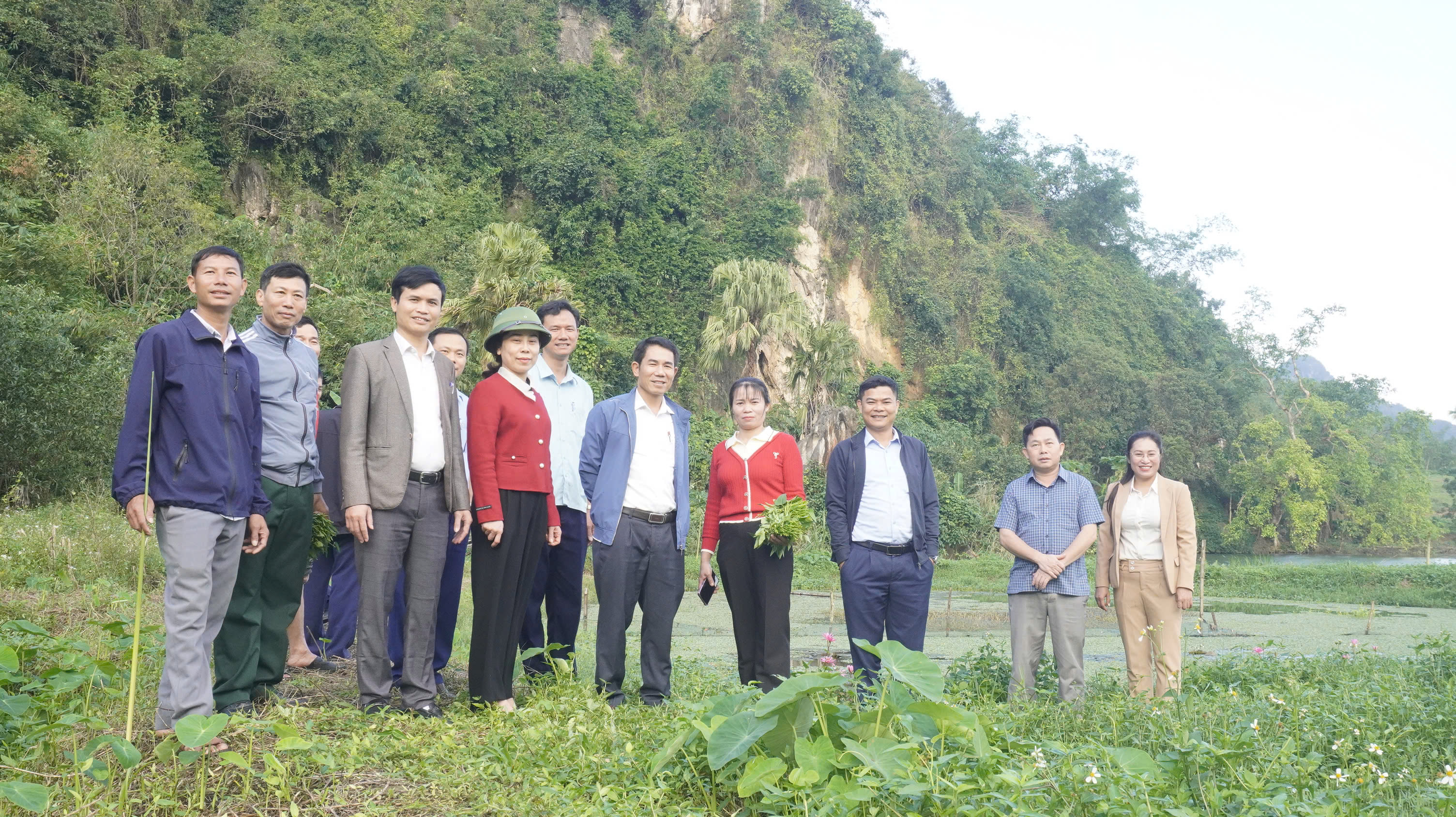 ĐẢNG ỦY XÃ MẬU LÂM TỔ CHỨC HỘI NGHỊ THĂM VÀ LÀM VIỆC VỚI CHI BỘ THÔN ĐỒNG BỚP.