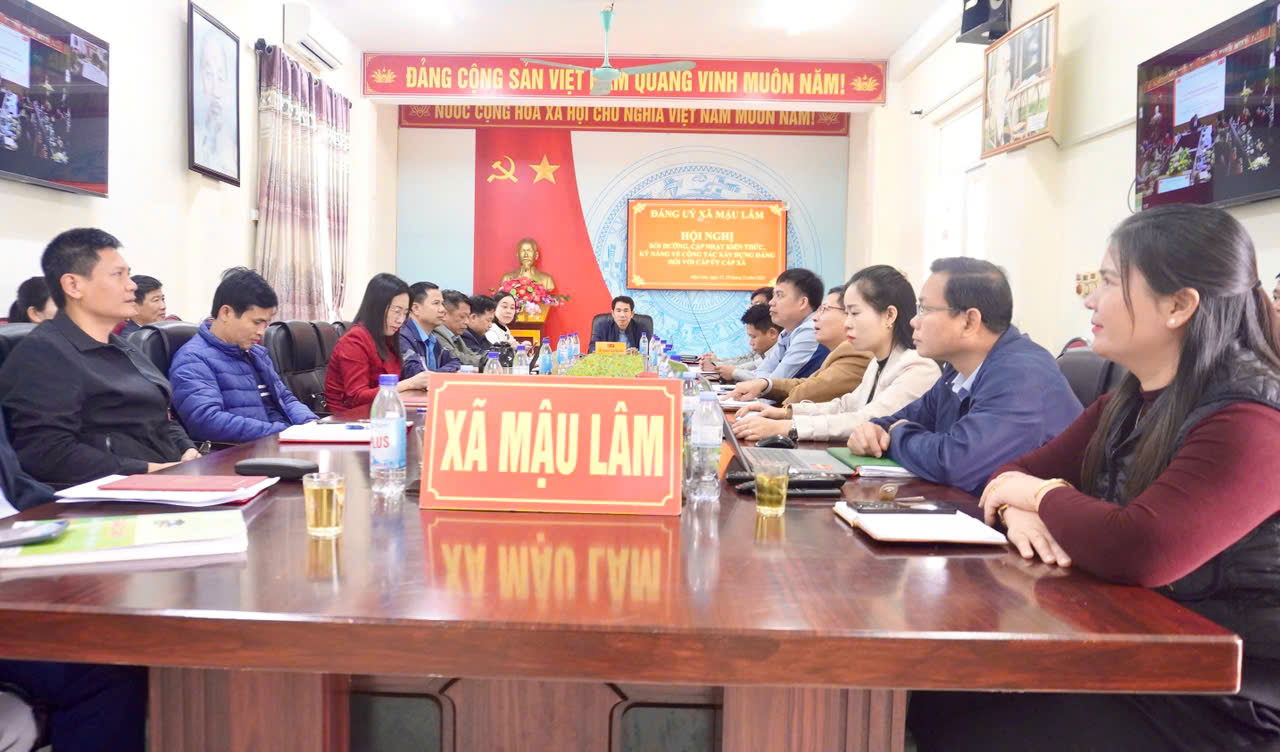 HỘI NGHỊ BỒI DƯỠNG, CẬP NHẬT KIẾN THỨC, KỸ NĂNG VỀ CÔNG TÁC XÂY DỰNG ĐẢNG CHO CẤP ỦY CẤP XÃ