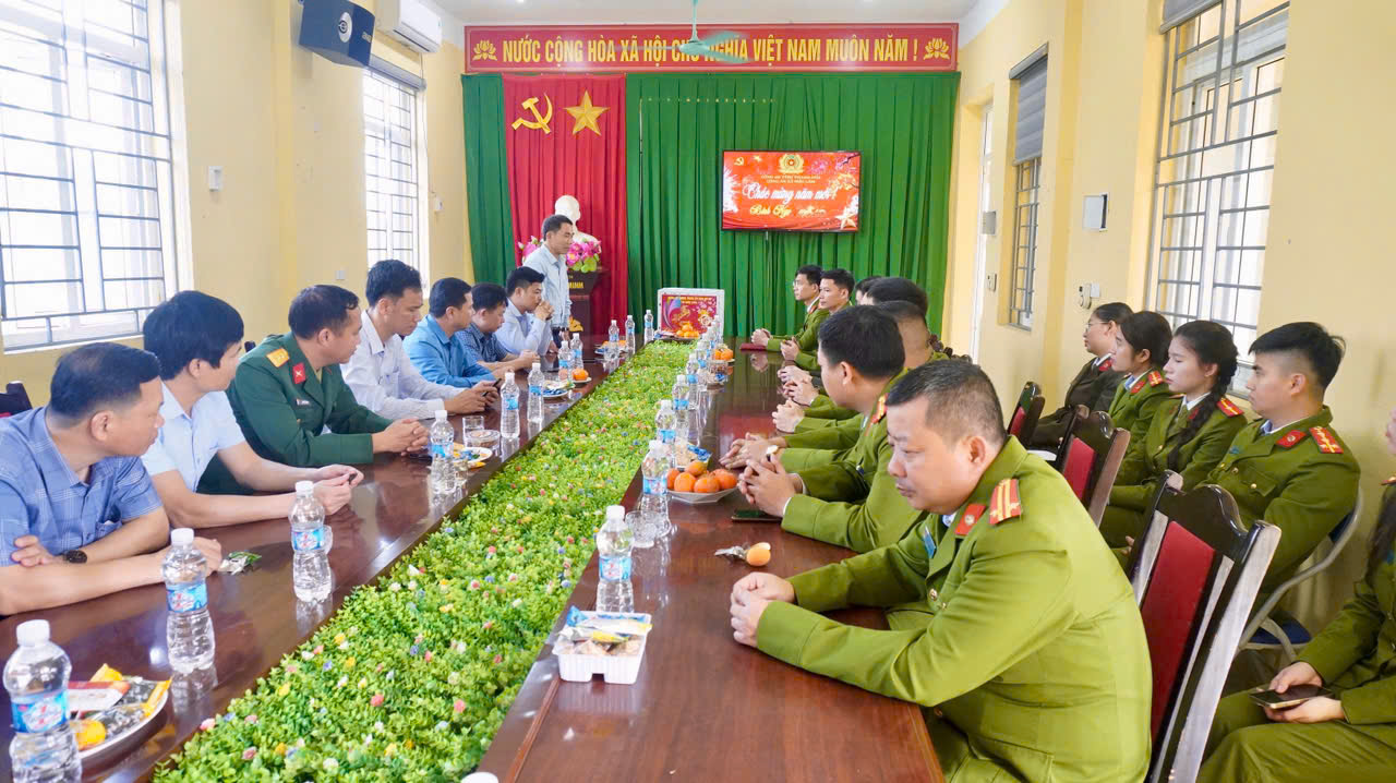 XÃ MẬU LÂM, TỈNH THANH HÓA: THÀNH KÍNH DÂNG HƯƠNG TRI ÂN ANH HÙNG LIỆT SĨ, THĂM – CHÚC TẾT CÁC ĐƠN VỊ TRỰC TẾT TRONG THỜI KHẮC CUỐI NĂM ẤT TỴ.
