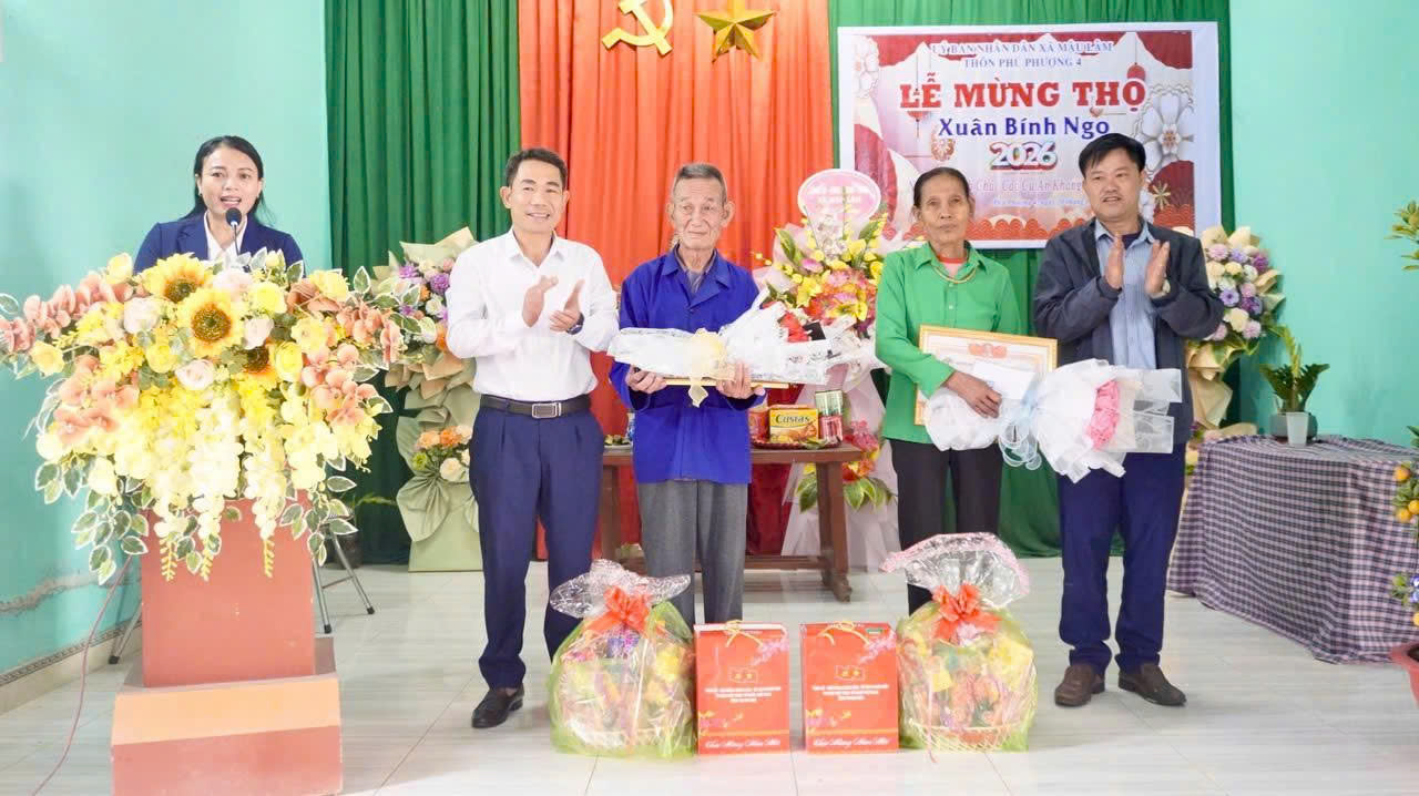 LÃNH ĐẠO XÃ MẬU LÂM DỰ MỪNG THỌ, CHÚC THỌ 222 NGƯỜI CAO TUỔI NHÂN DỊP XUÂN BÍNH NGỌ 2026.