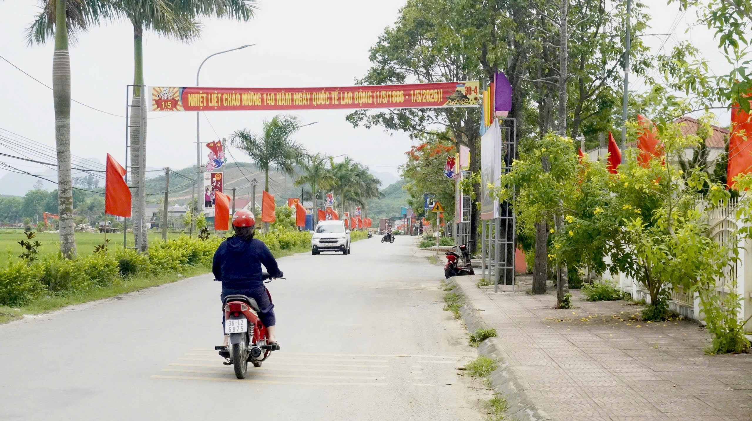 Sắc đỏ rực rỡ ngày hội non sông trên quê hương Mậu Lâm (Thanh Hóa).