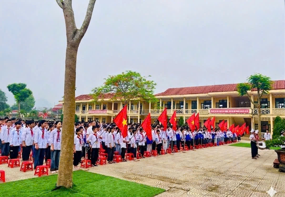 Các trường học xã Mậu Lâm đồng loạt sinh hoạt dưới cờ kỷ niệm 85 năm Ngày thành lập Đội TNTP Hồ Chí Minh.