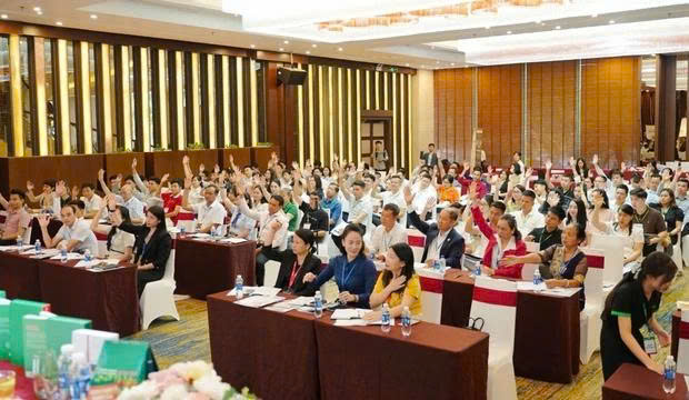Gần 200 chủ doanh nghiệp vừa và nhỏ tham gia khóa học Giải phóng lãnh đạo.