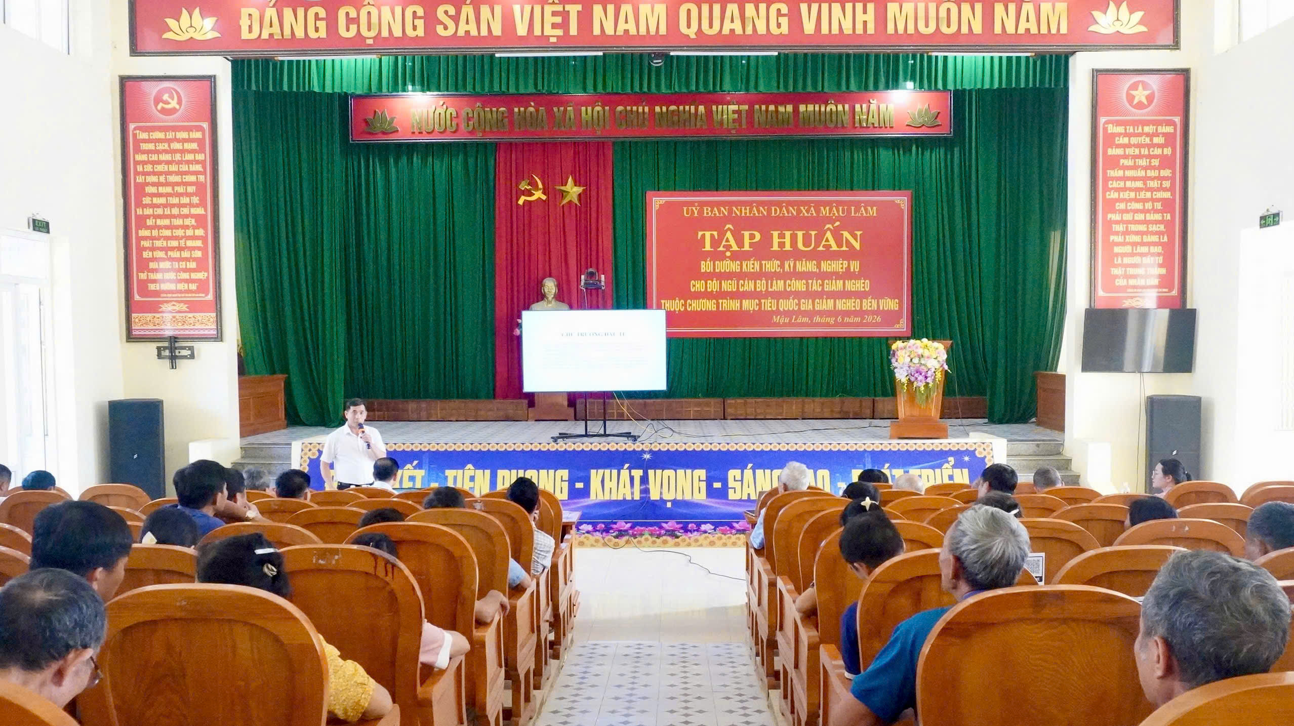 XÃ MẬU LÂM TỔ CHỨC TẬP HUẤN BỒI DƯỠNG KIẾN THỨC, KỸ NĂNG, NGHIỆP VỤ CHO ĐỘI NGŨ CÁN BỘ LÀM CÔNG TÁC GIẢM NGHÈO.