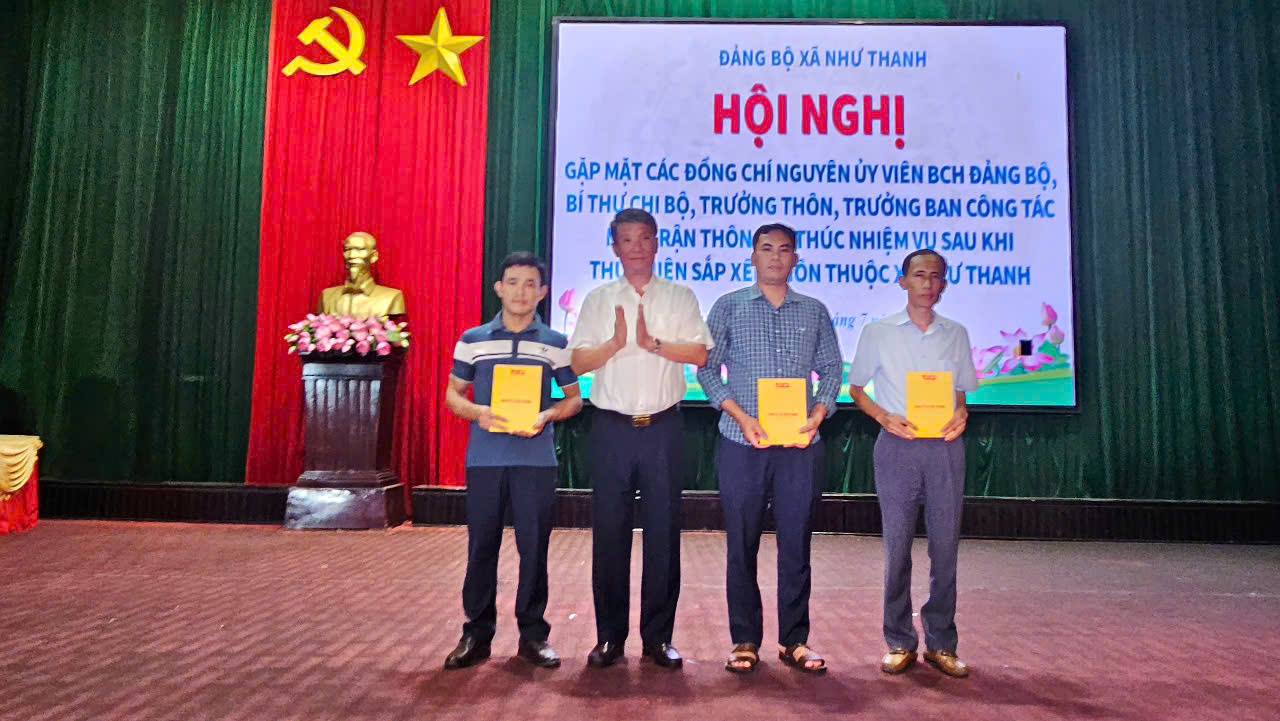 Đảng bộ xã Như Thanh gặp mặt tri ân các đồng chí cán bộ hoàn thành nhiệm vụ sau sắp xếp thôn.