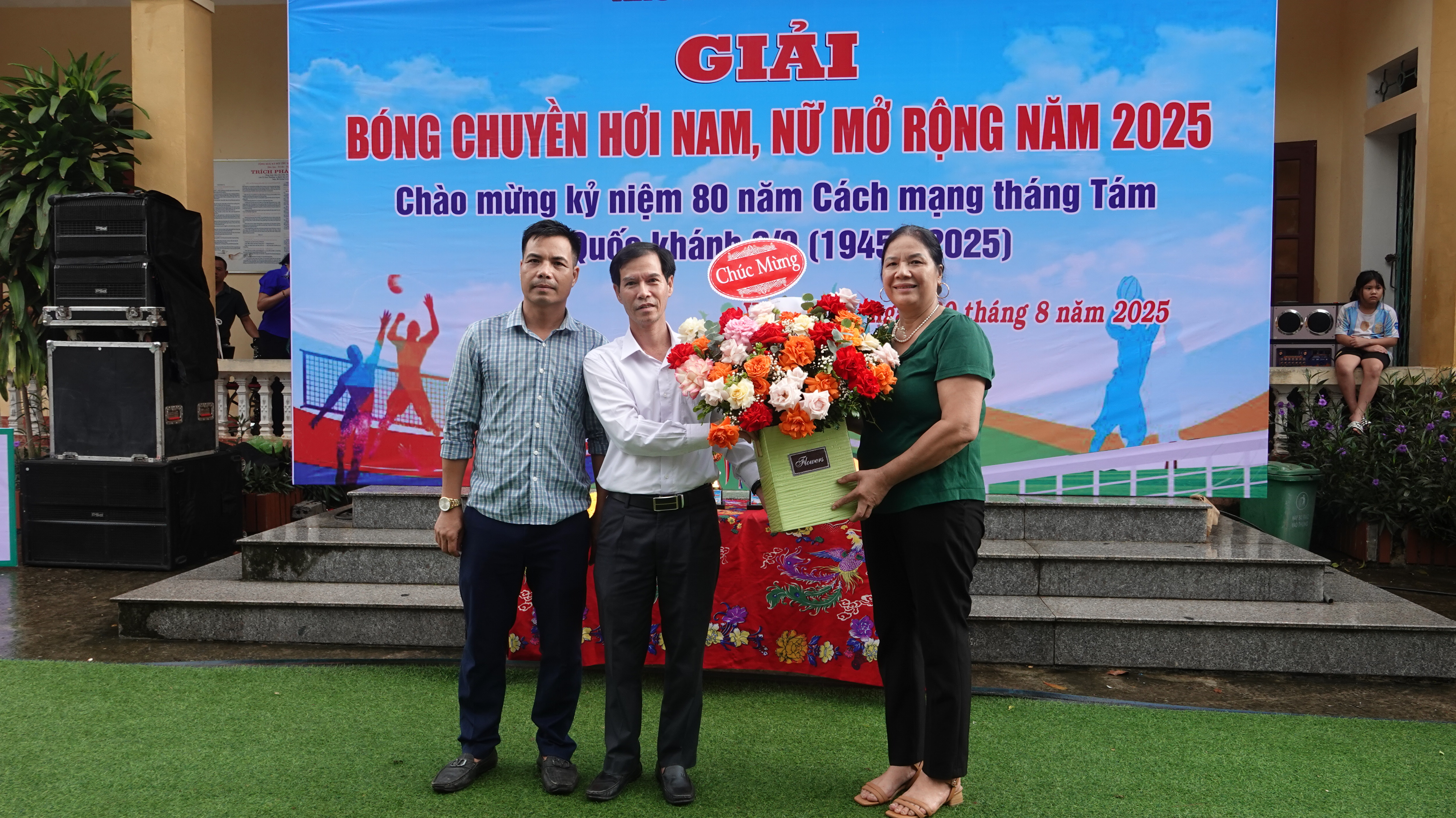 Khu phố Xuân Điền tổ chức Giải giao lưu bóng chuyền hơi nam nữ mở rộng, chào mừng kỷ niệm 80 năm Quốc khánh 2/9