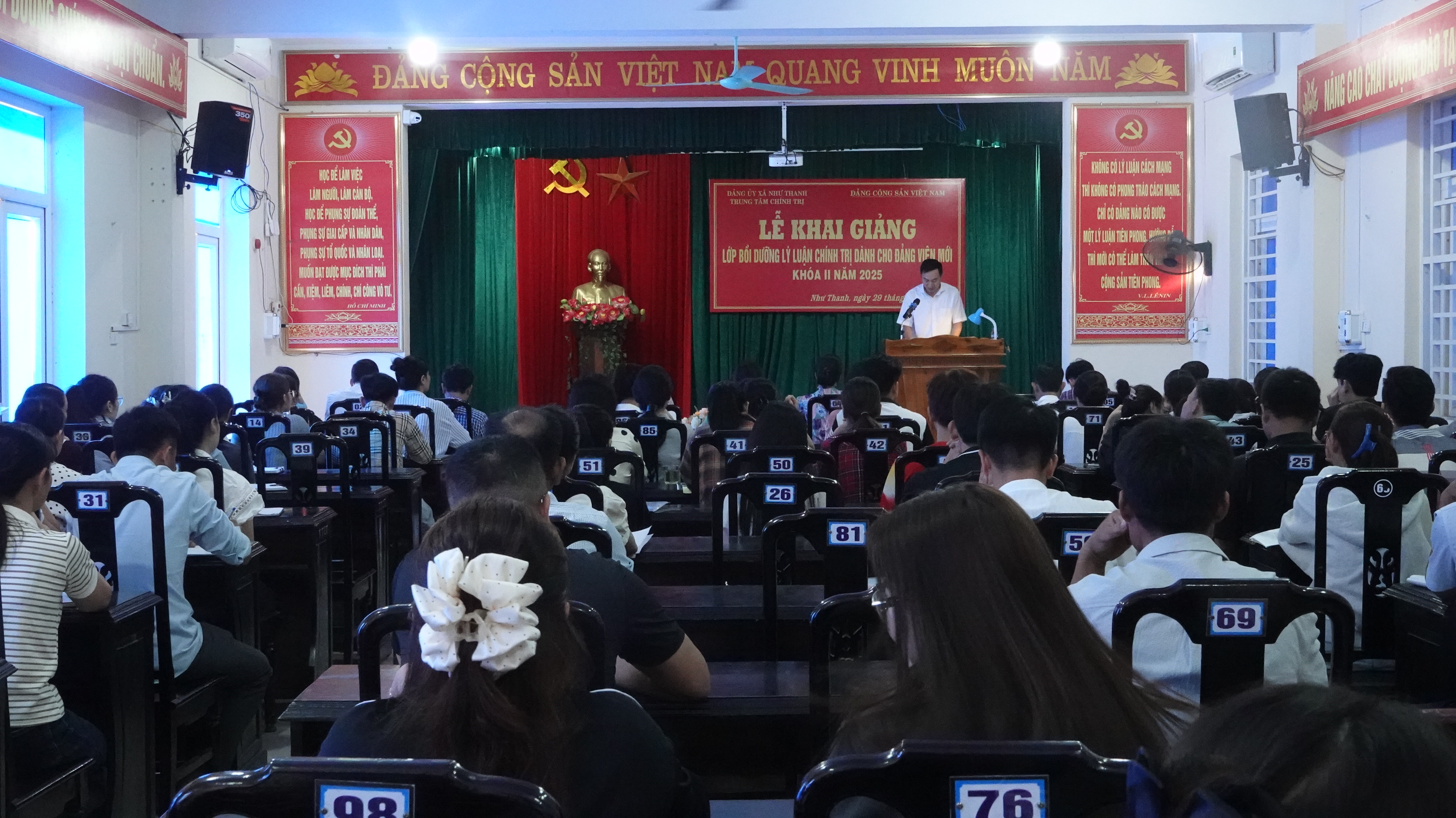 Khai giảng lớp bồi dưỡng Lý luận chính trị cho đảng viên mới đợt II năm 2025
