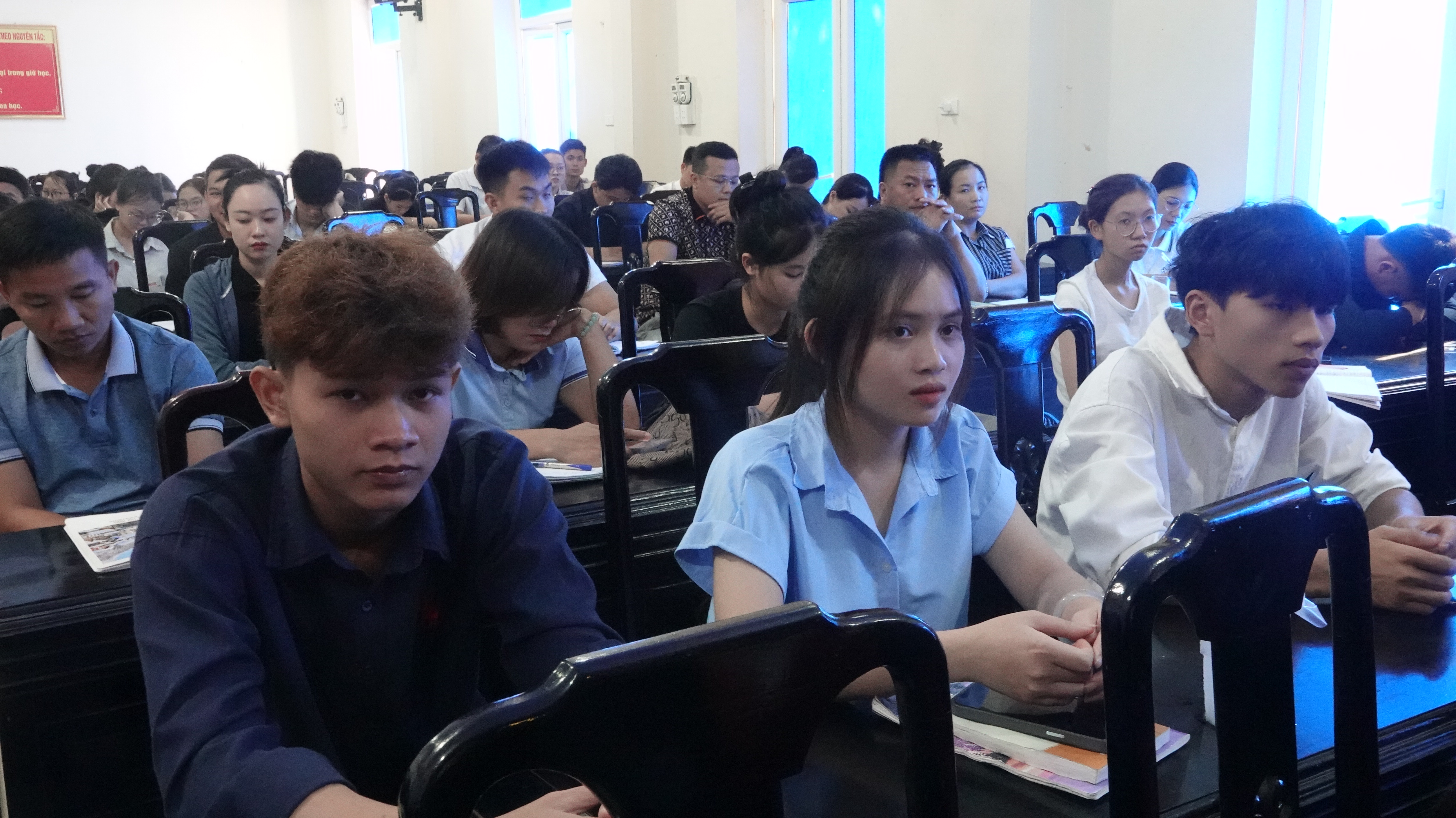 Anh-tin-bai