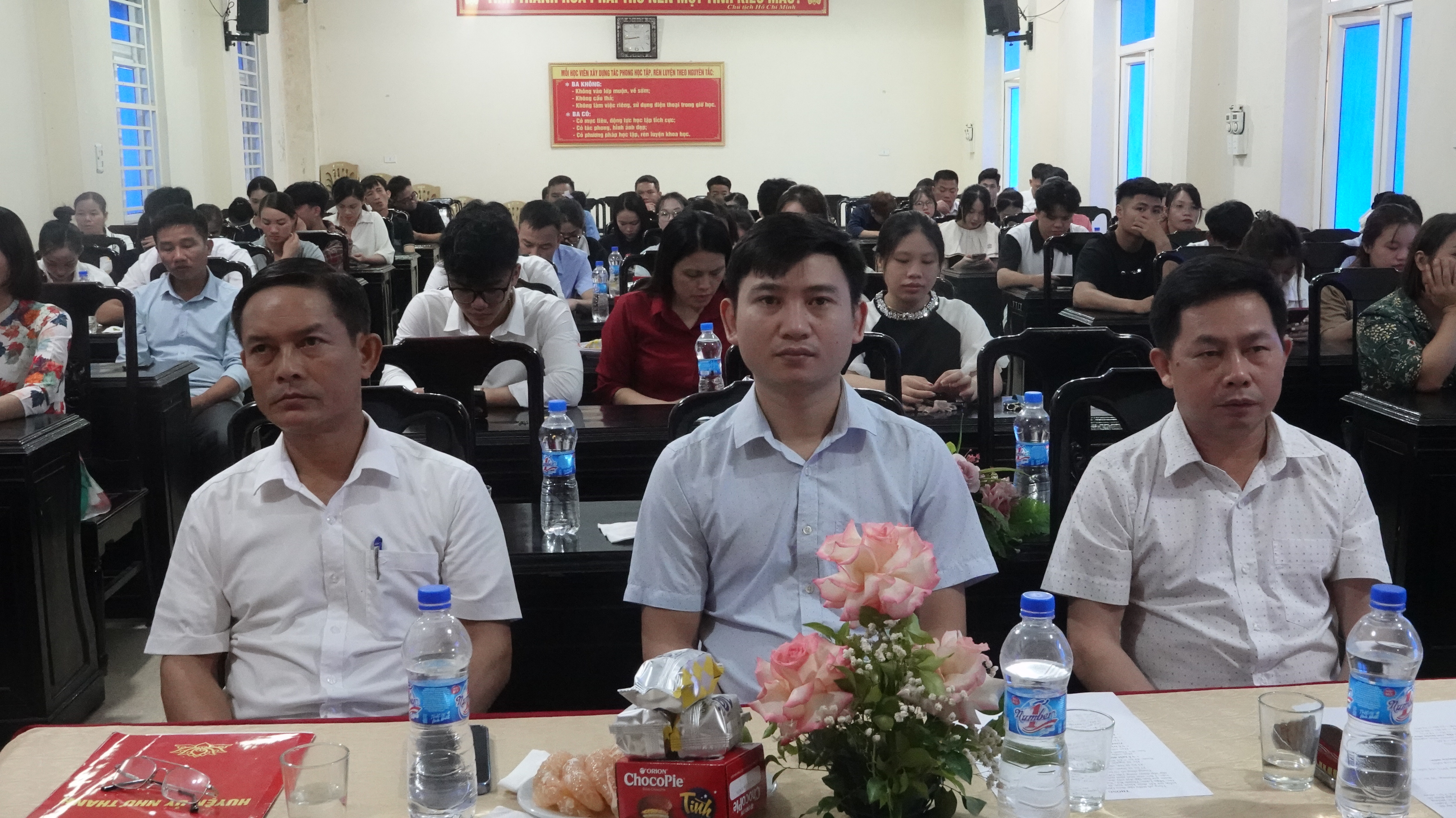 Anh-tin-bai