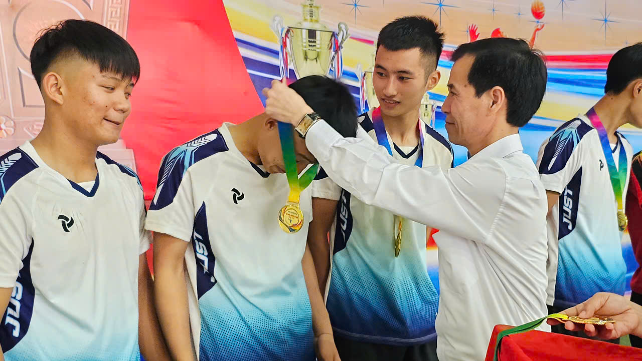 Anh-tin-bai