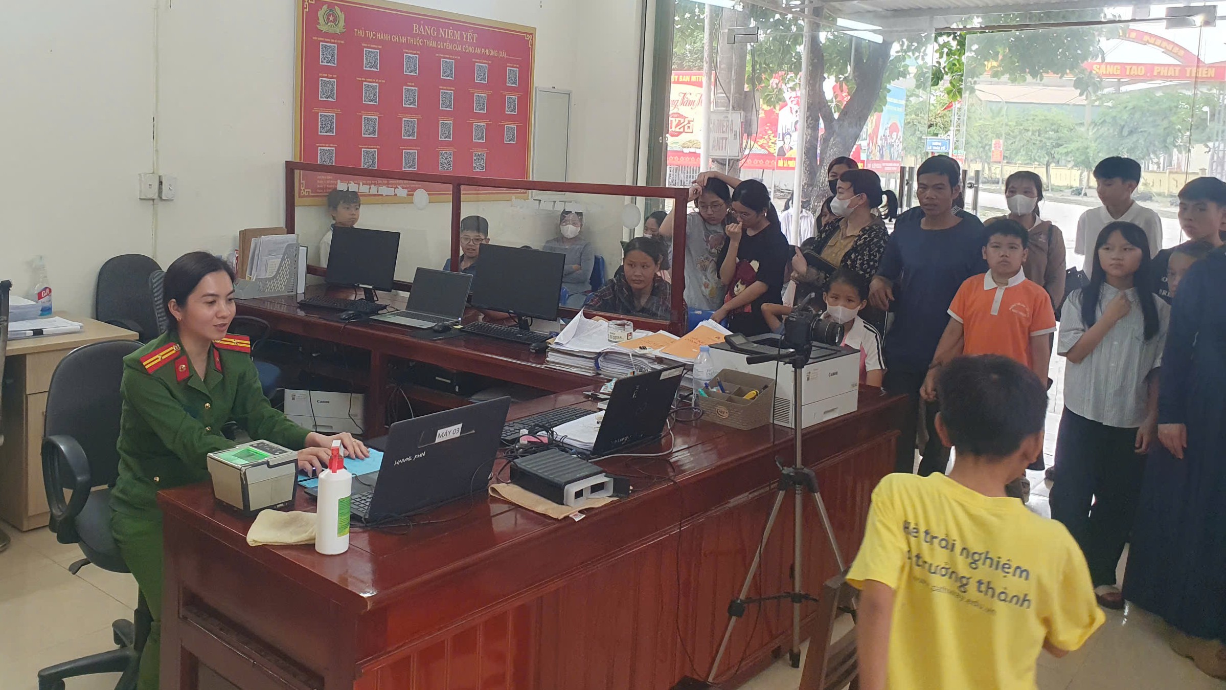 Công an xã Như Thanh triển khai thu nhận định danh điện tử mức 2 cho trẻ từ 6 đến 14 tuổi