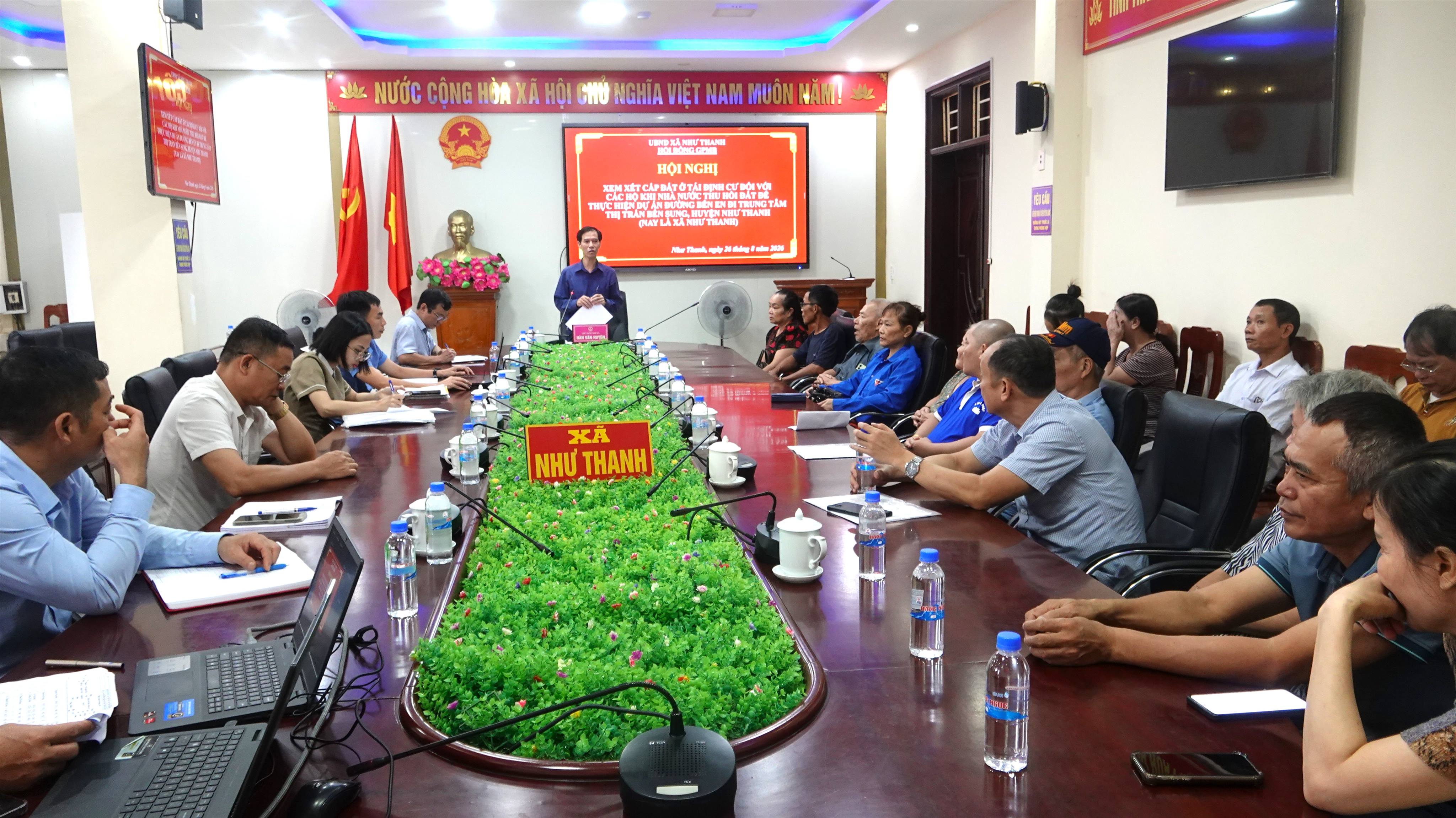 UBND xã Như Thanh làm việc với các hộ dân đủ điều kiện bố trí tái định cư thực hiện dự án đường Bến En đi trung tâm thị trấn Bến Sung