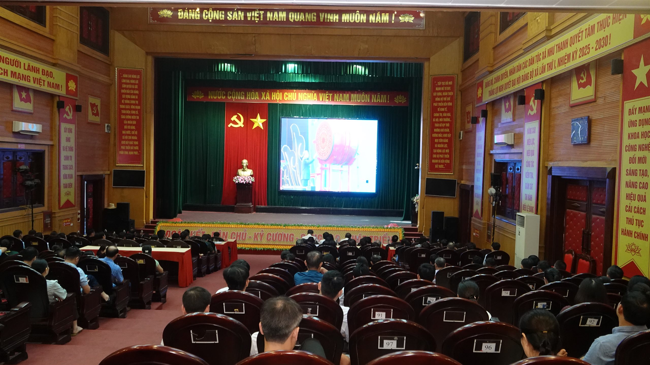 Xã Như Thanh tham gia hội nghị toàn quốc nghiên cứu, học tập, quán triệt và triển khai thực hiện một số Nghị quyết, Chỉ thị của Bộ Chính trị.